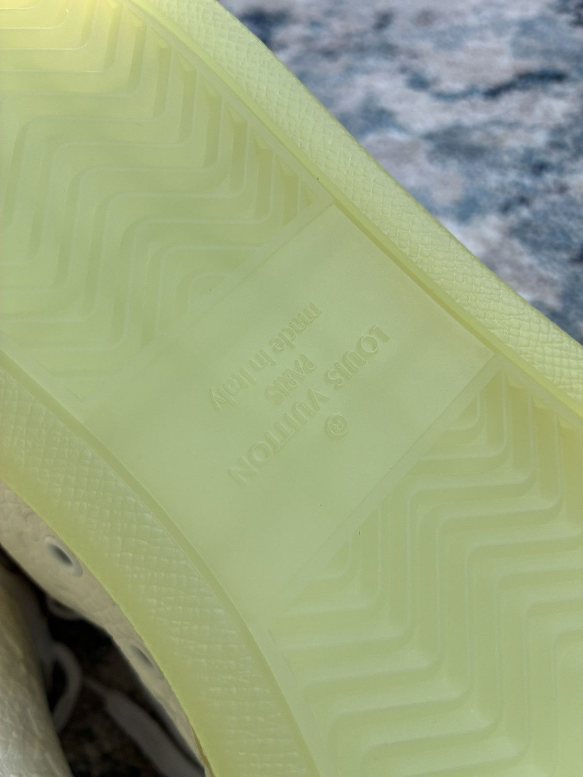 Louis Vuitton Louis Vuitton Rivoli Sneaker Monogram White Leather Size US 7 / EU 40 - 10 Thumbnail