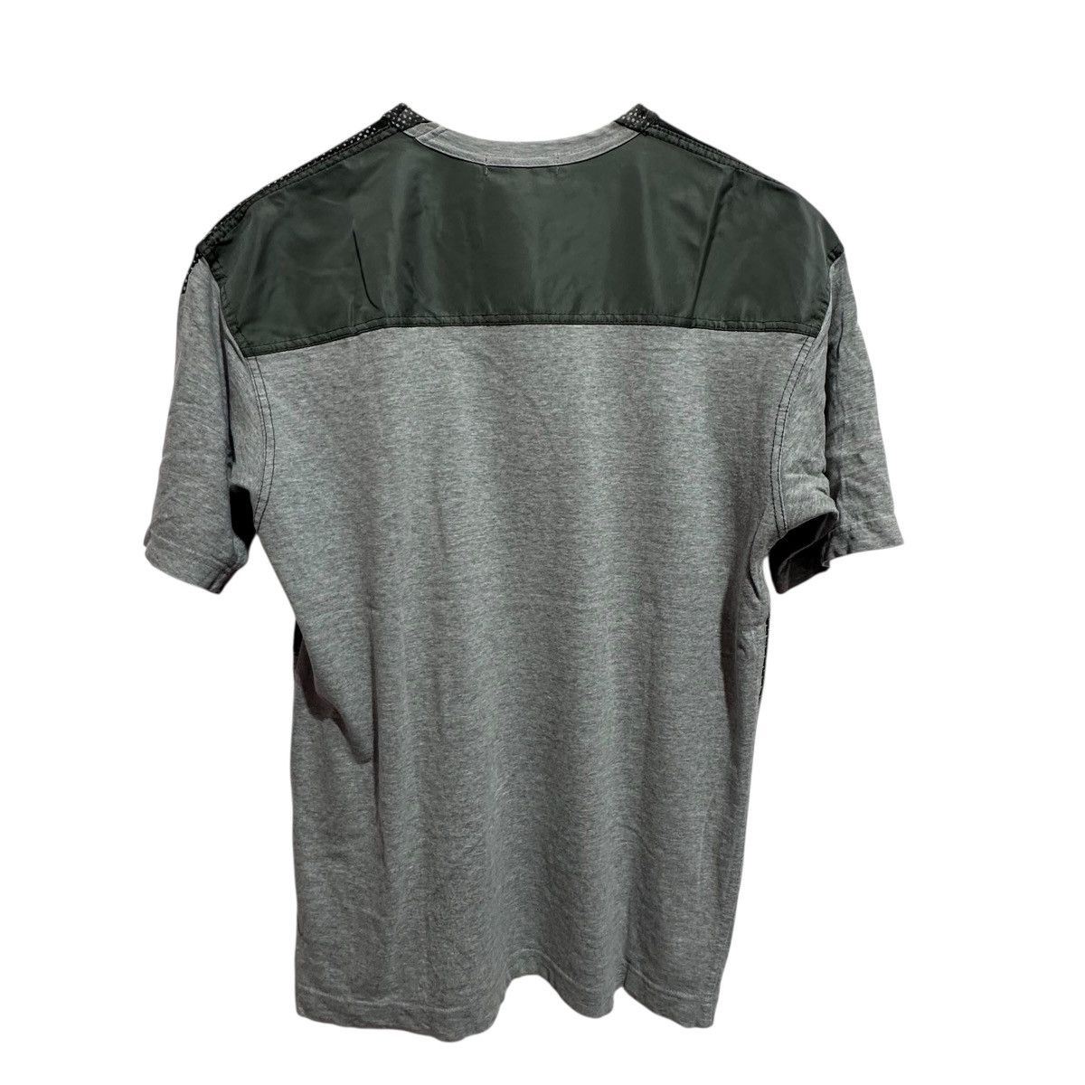Comme des Garcons Homme COMME des GARÇONS HOMME Military Graphic Mesh T-Shirt Grey M Size US M / EU 48-50 / 2 - 2 Thumbnail