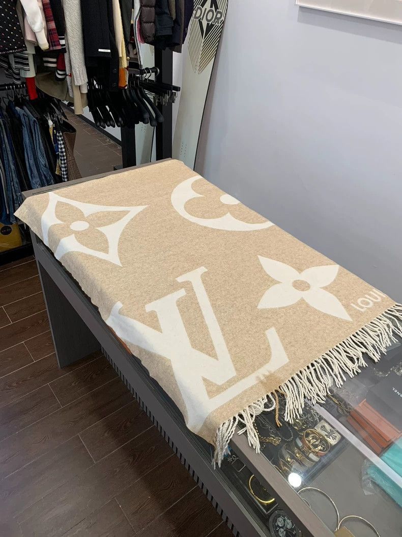 Louis Vuitton Louis Vuitton Beige Wool Fringe Scarf Shawl- Size ONE SIZE - 2 Thumbnail