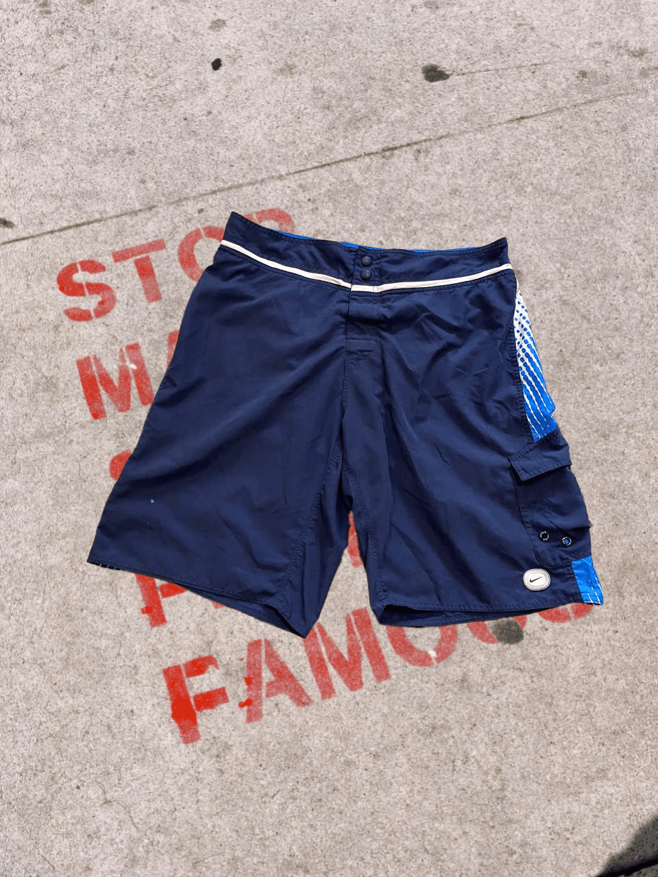 Nike Vintage Nike Shorts Logo swoosh casual Y2K Streetwear Size US 34 / EU 50 - 1 Thumbnail