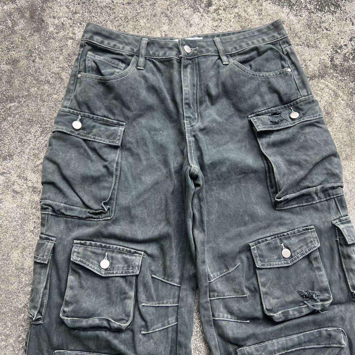 Fashion Nova “y2k style” FASHION NOVA BAGGY CARGO PANTS TECHWEAR STYLE Size US 34 / EU 50 - 4 Thumbnail