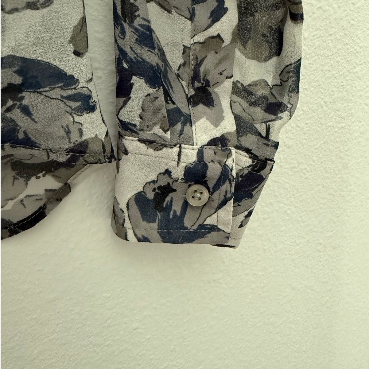 Calvin Klein Calvin Klein Floral Button-Down Tie Front Blouse Size S Size S / US 4 / IT 40 - 5 Thumbnail