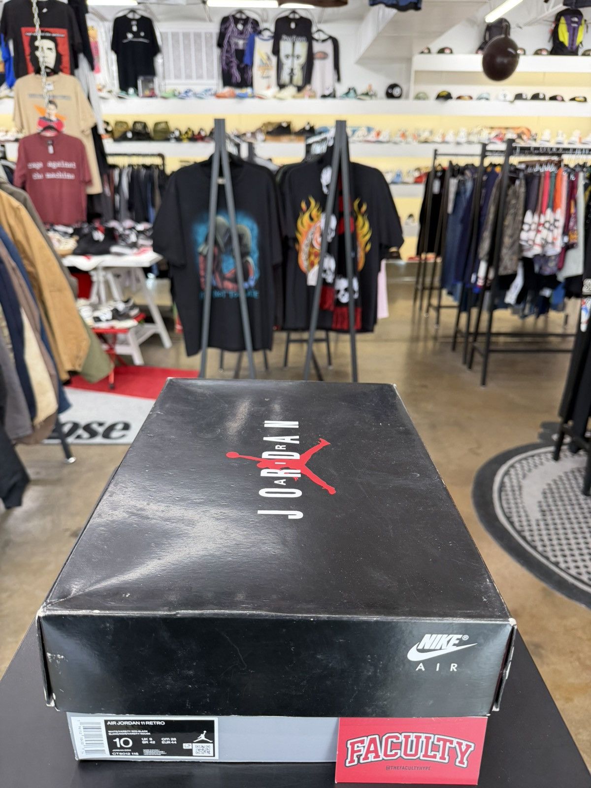 Jordan Brand Air Jordan 11 Cherry Size 10 (2022) Size US 10 / EU 43 - 13 Thumbnail