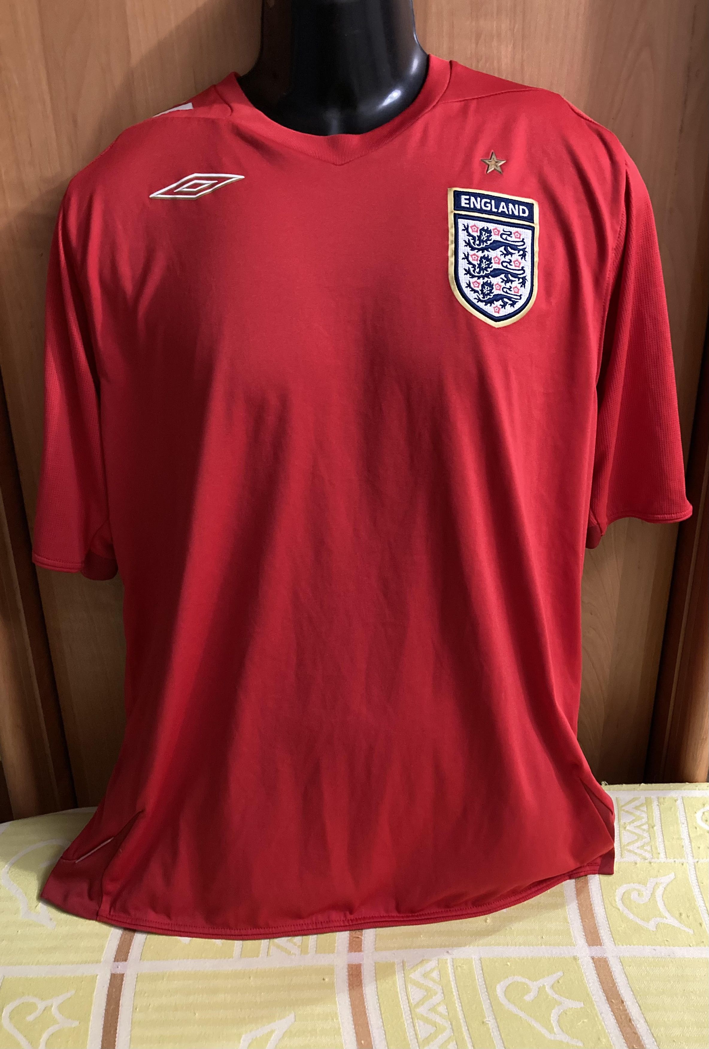 Umbro Umbro Team England 2006-2008 Home Jersey Size US XL / EU 56 / 4 - 13 Thumbnail