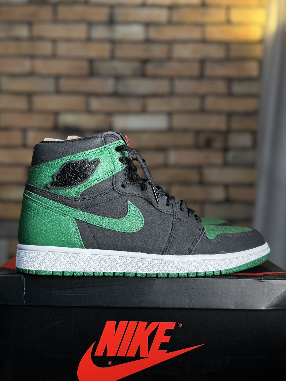 Jordan Brand BOSTON CELTICS JORDAN 1 RETRO HIGH OG PINE Size US 9.5 / EU 42-43 - 1 Thumbnail