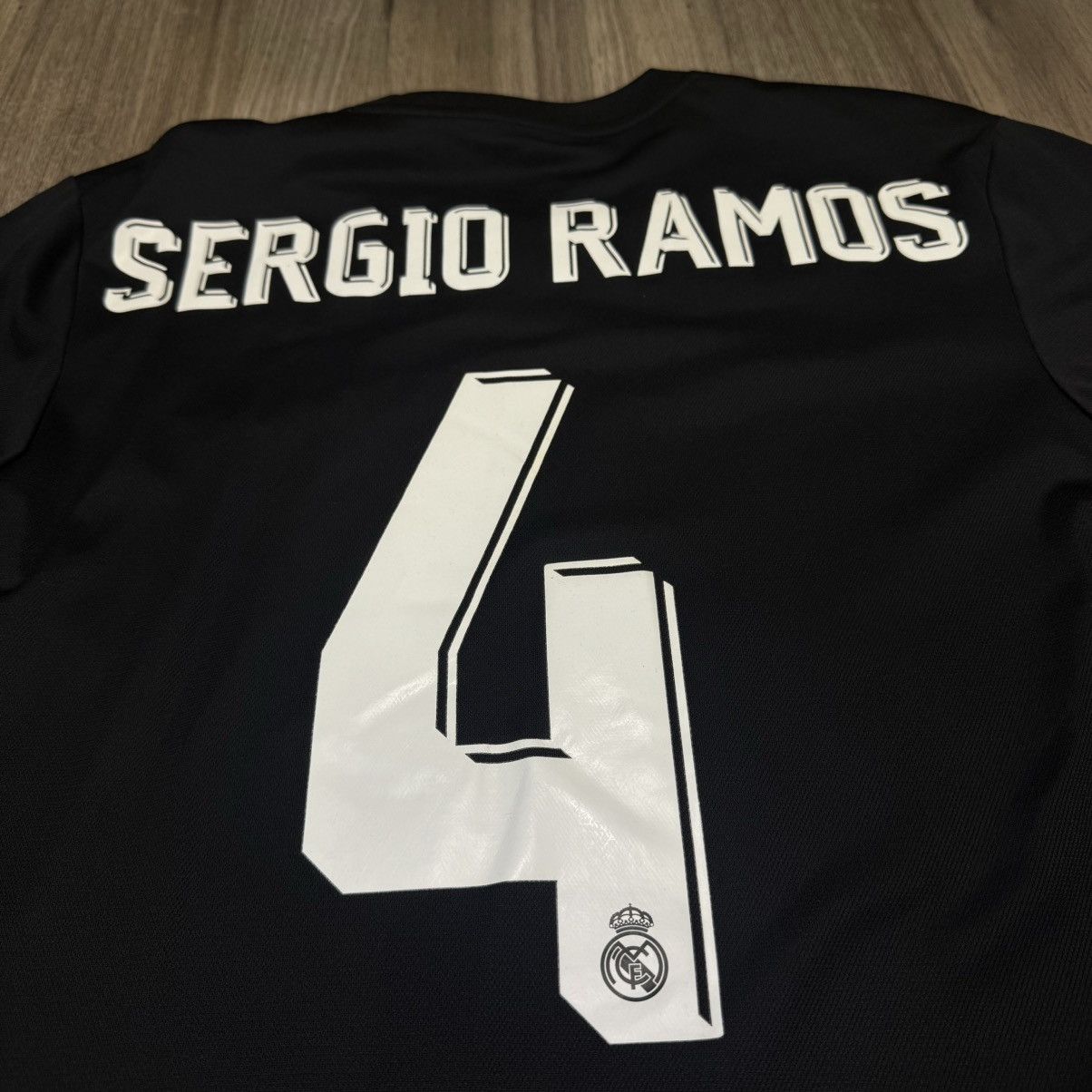 Adidas Real Madrid 17/18 away shirt #4 Sergio ramos Size US M / EU 48-50 / 2 - 5 Thumbnail