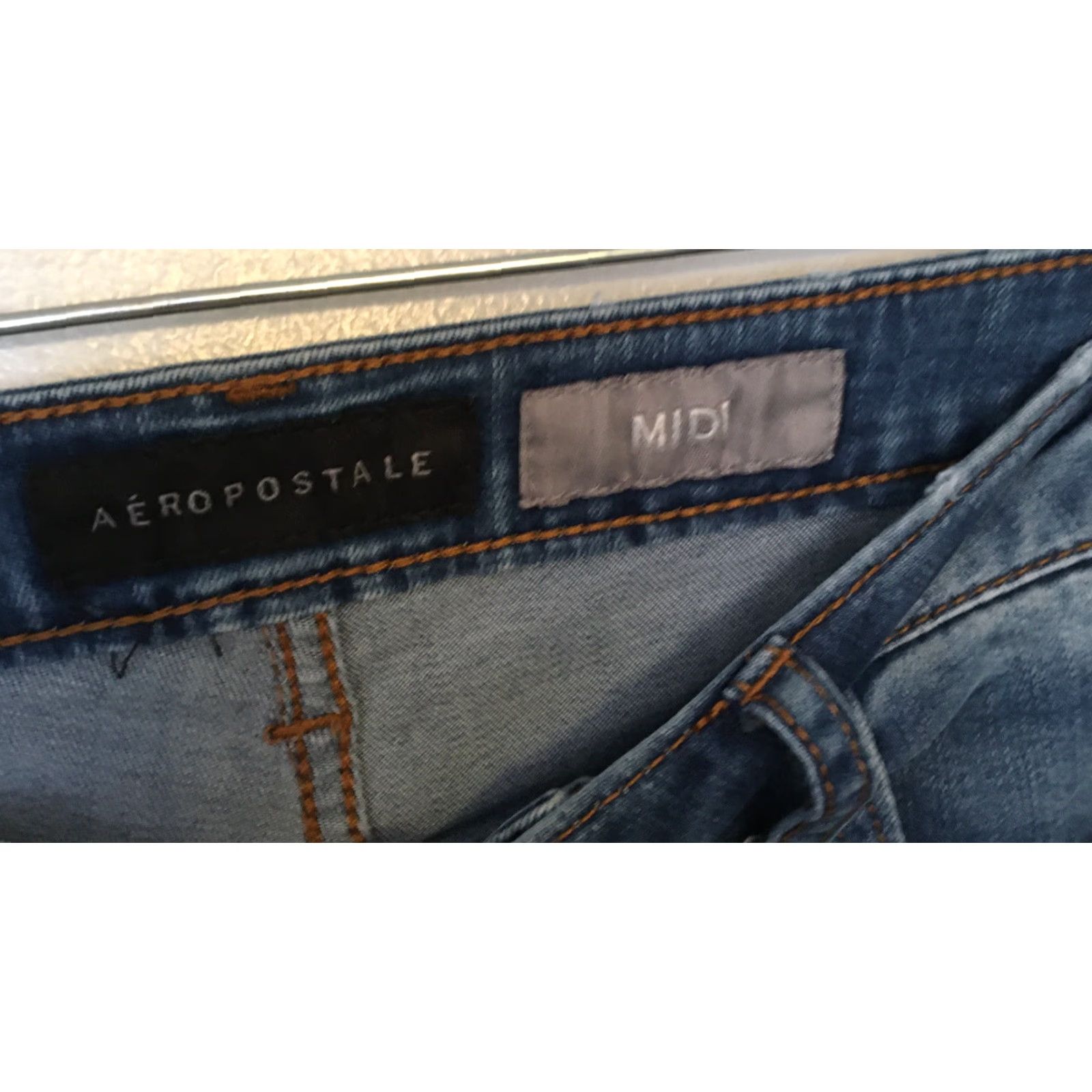 Vintage Aéropostale Women's Midi Jean Shorts Size 2 Distressed Cuffed Denim Blue Size 26" / US 2 / IT 38 - 4 Thumbnail
