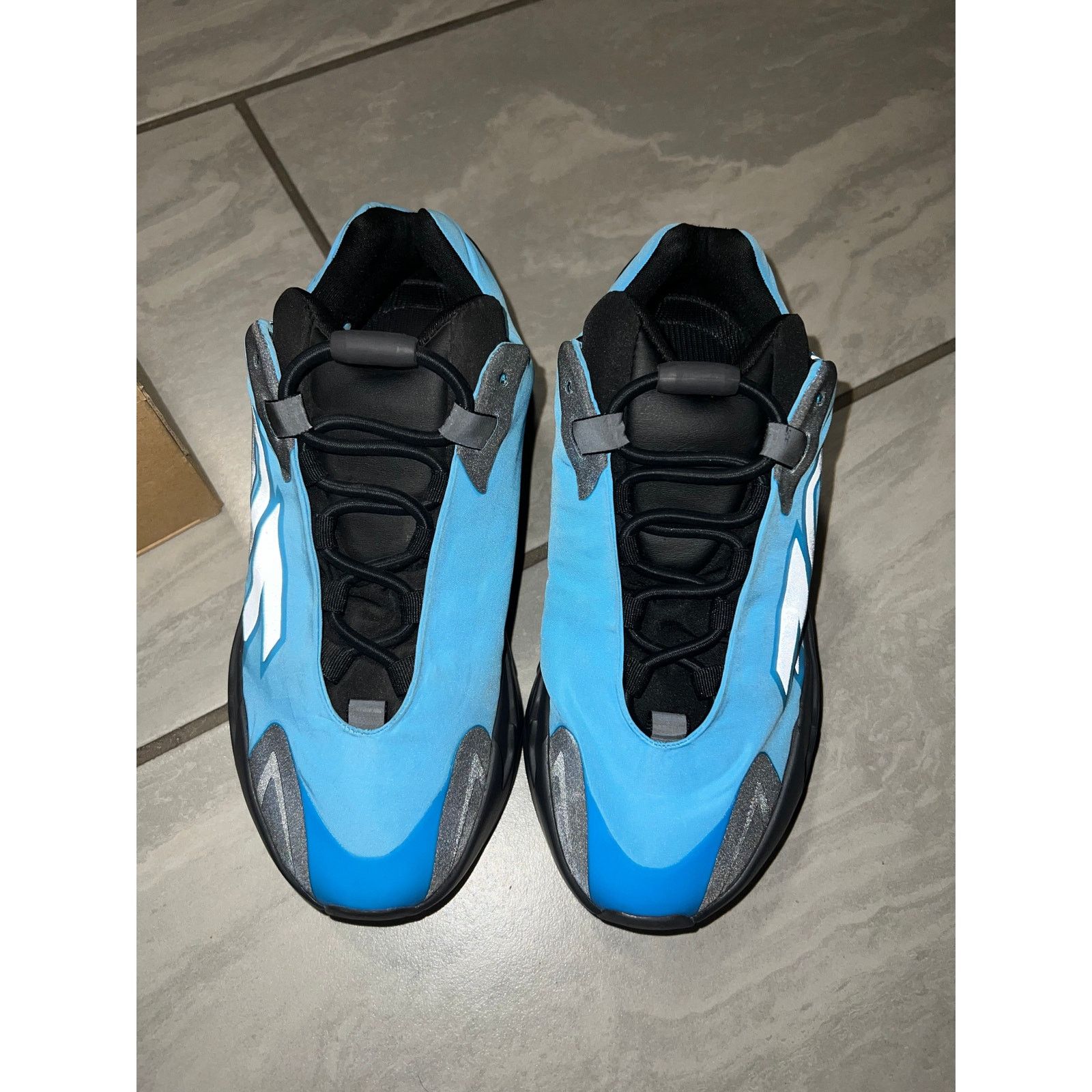 Adidas adidas Yeezy Boost 700 MNVN Bright Cyan 6M Size US 6 / EU 39 - 2 Thumbnail