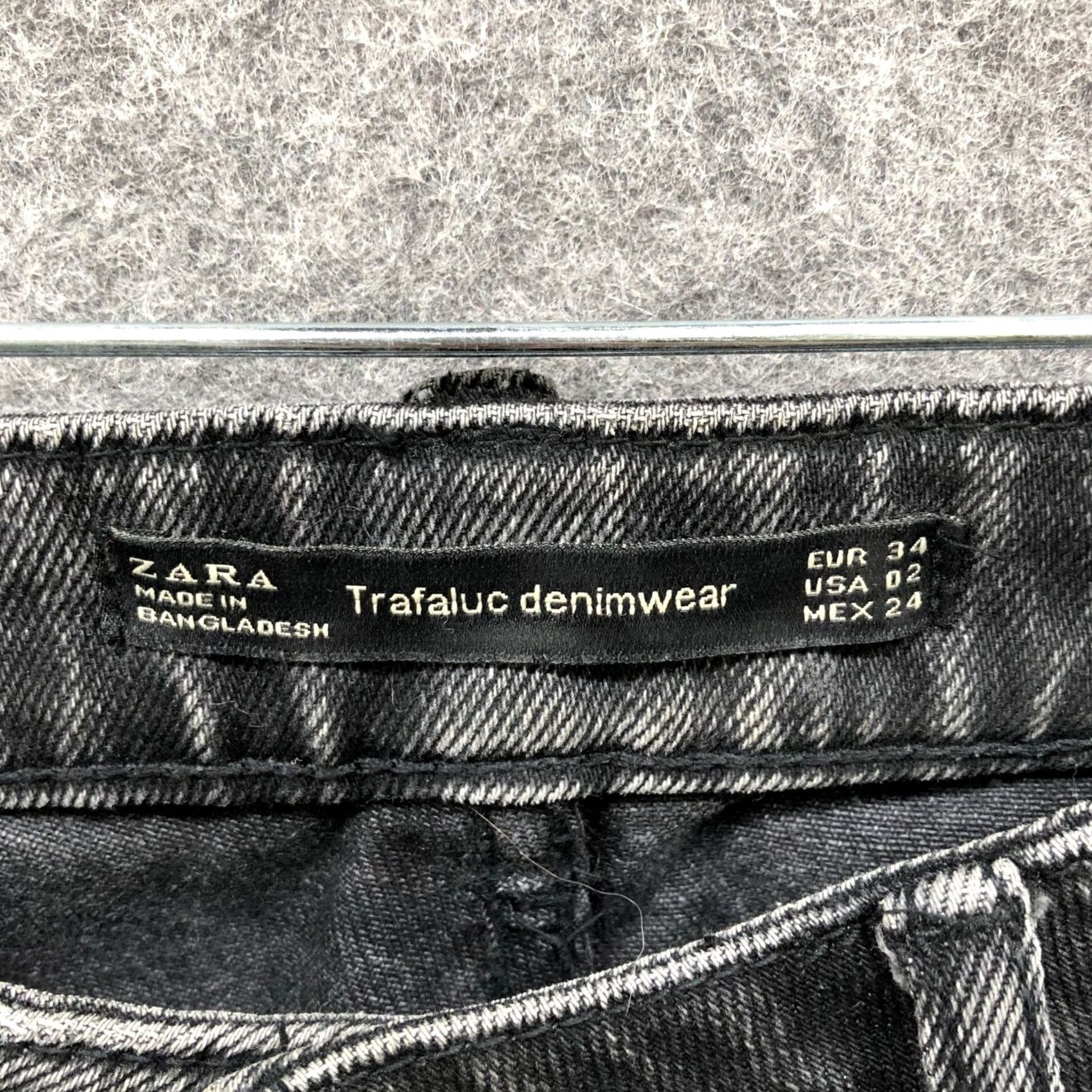 Zara VINTAGE Zara Mom Jeans Womens Size 2 Black High Rise Non-Stretch Jeans Regular Women 5-Pocket Denim Cotton Black 26.5 in 8.5-10 in Rise Females Size 26" / US 2 / IT 38 - 5 Thumbnail