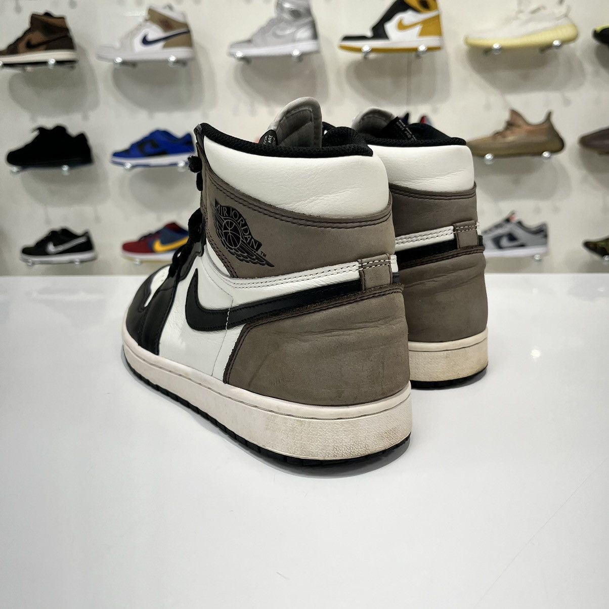 Nike Air Jordan 1 Retro High Dark Mocha Size US 10 / EU 43 - 4 Thumbnail