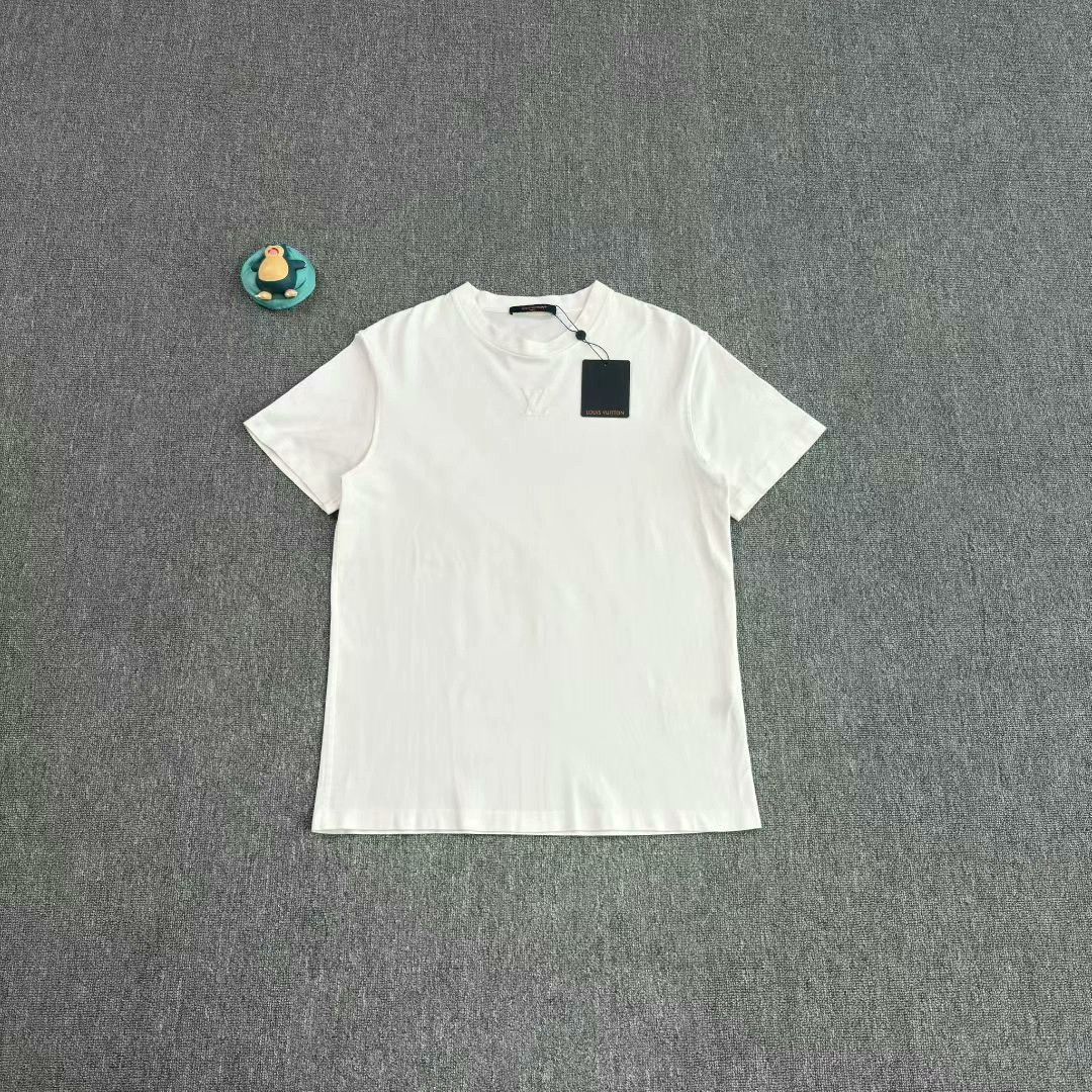 Louis Vuitton LV 25 Embossed Logo White Short-Sleeve Size US M / EU 48-50 / 2 - 1 Thumbnail