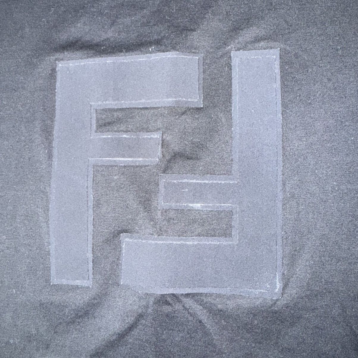 Fendi × Vintage Men’s Fendi F Logo printing t-shirt authentic Size US L / EU 52-54 / 3 - 5 Thumbnail