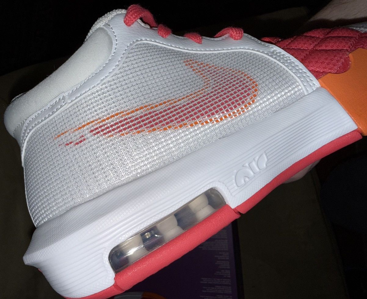 Nike Nike LeBron James Witness VIII (8) “Dunkin’ Donuts” Ltd. NEW Size US 10 / EU 43 - 12 Thumbnail