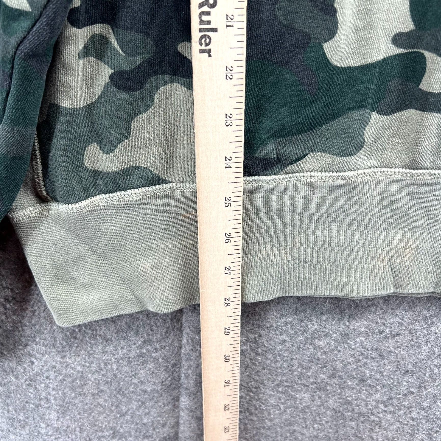 Champion VINTAGE Champion Sweatshirt Mens Large Green Camouflage Fleece Pullover Crewneck Logo All Seasons - Sprinkles: None Size US L / EU 52-54 / 3 - 5 Thumbnail