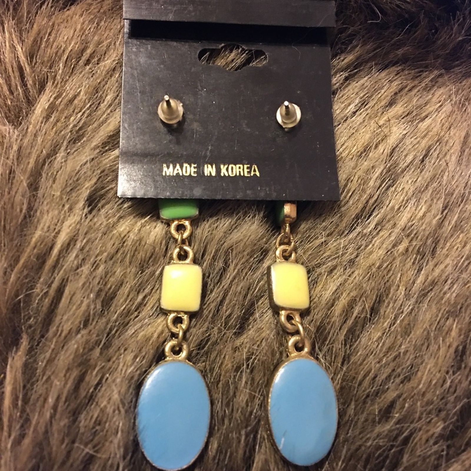 Jewelry Gold tone enamel dangle pierced earrings Size ONE SIZE - 3 Thumbnail