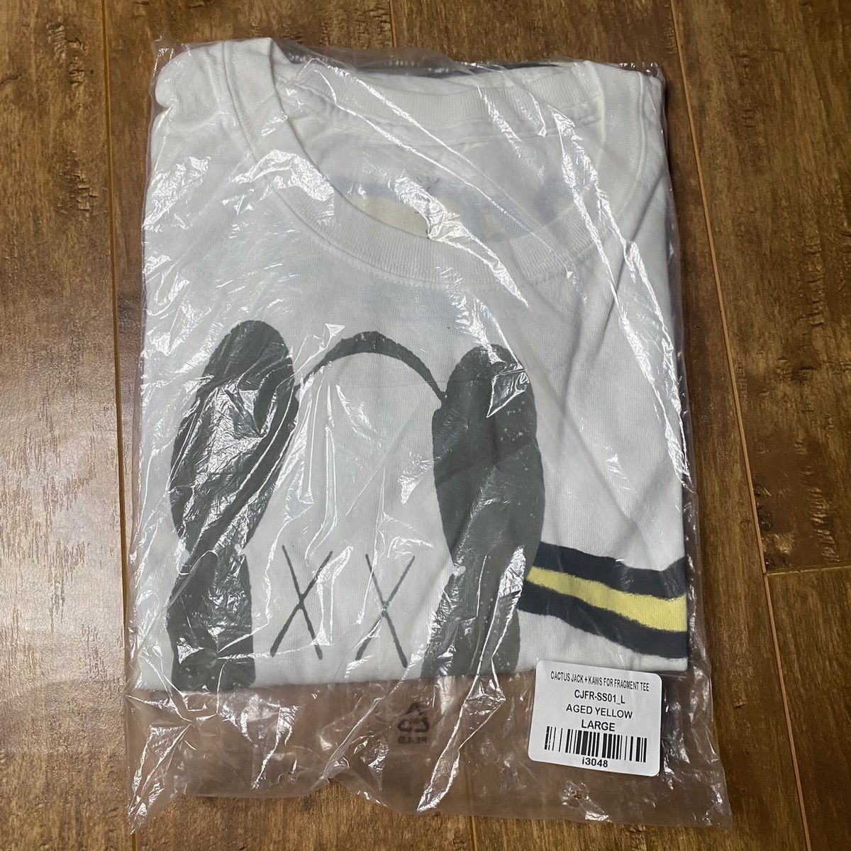 Kaws × Travis Scott Brand New Kaws x Travis x Fragment Aged Yellow Tee Size US L / EU 52-54 / 3 - 1 Thumbnail