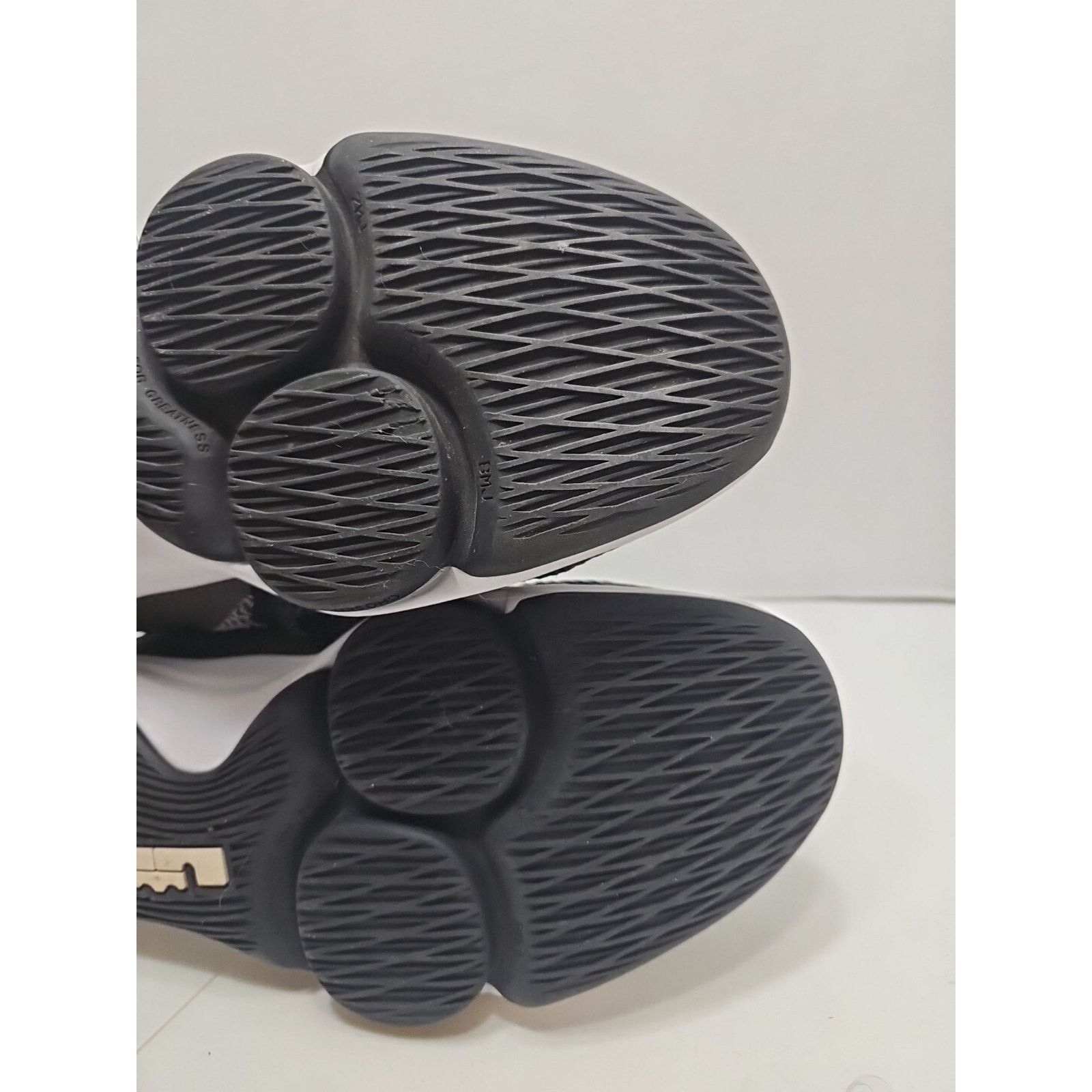 Nike Nike LeBron Witness 4 Black Mens Size 14 Basketball Sneakers Size US 14 / EU 47 - 18 Thumbnail