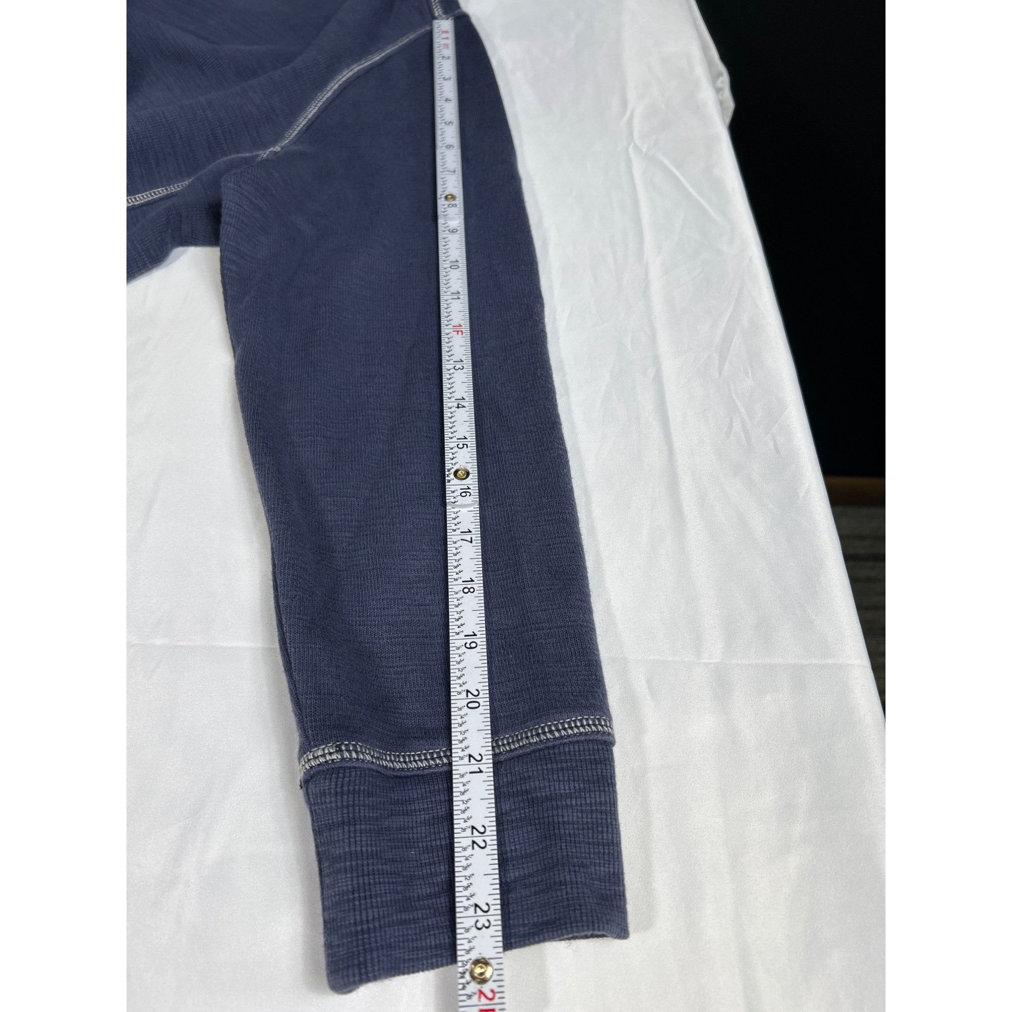 Tommy Bahama Tommy Bahama Boys Blue Long Sleeve Crew Neck Pullover Sweats Size US L / EU 52-54 / 3 - 5 Thumbnail
