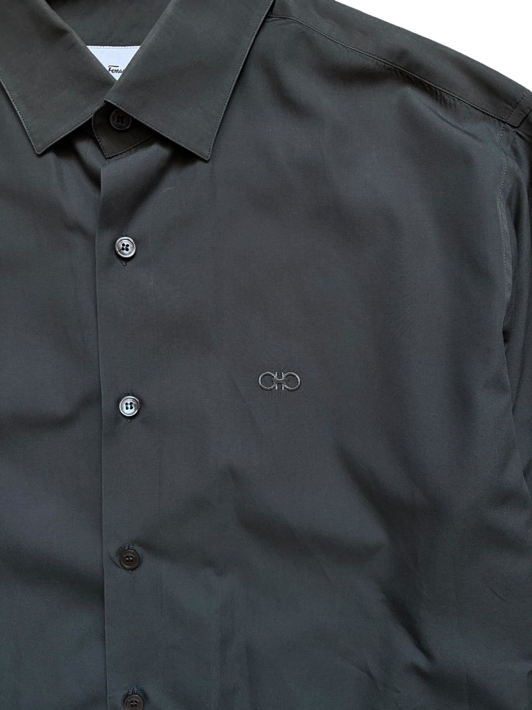 Salvatore Ferragamo Salvatore Ferragamo Dark Grey Logo Button Up Shirt Size US M / EU 48-50 / 2 - 3 Thumbnail