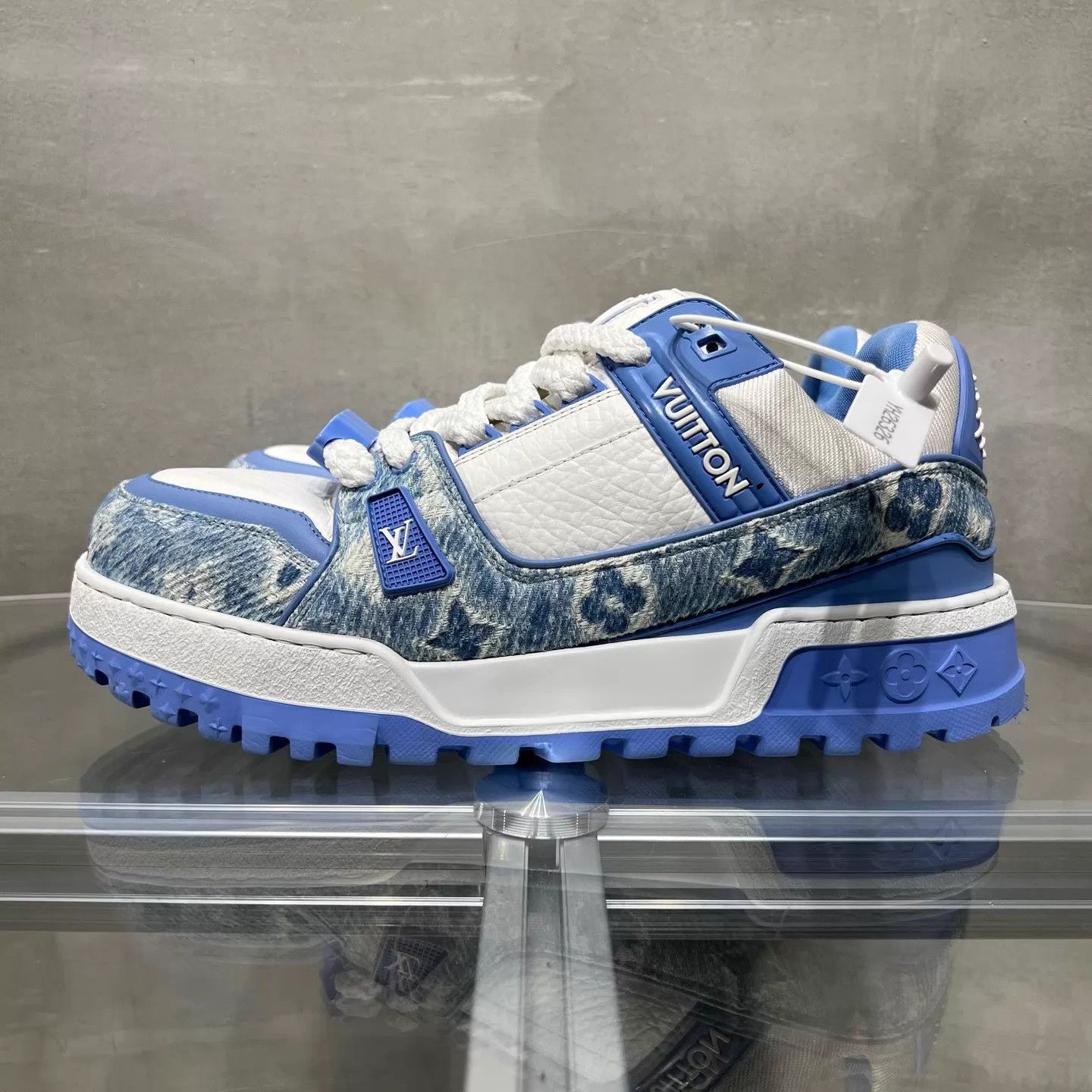 Louis Vuitton LV Trainer White Blue Denim Pudgy UK8 42 Size US 9 / EU 42 - 3 Thumbnail