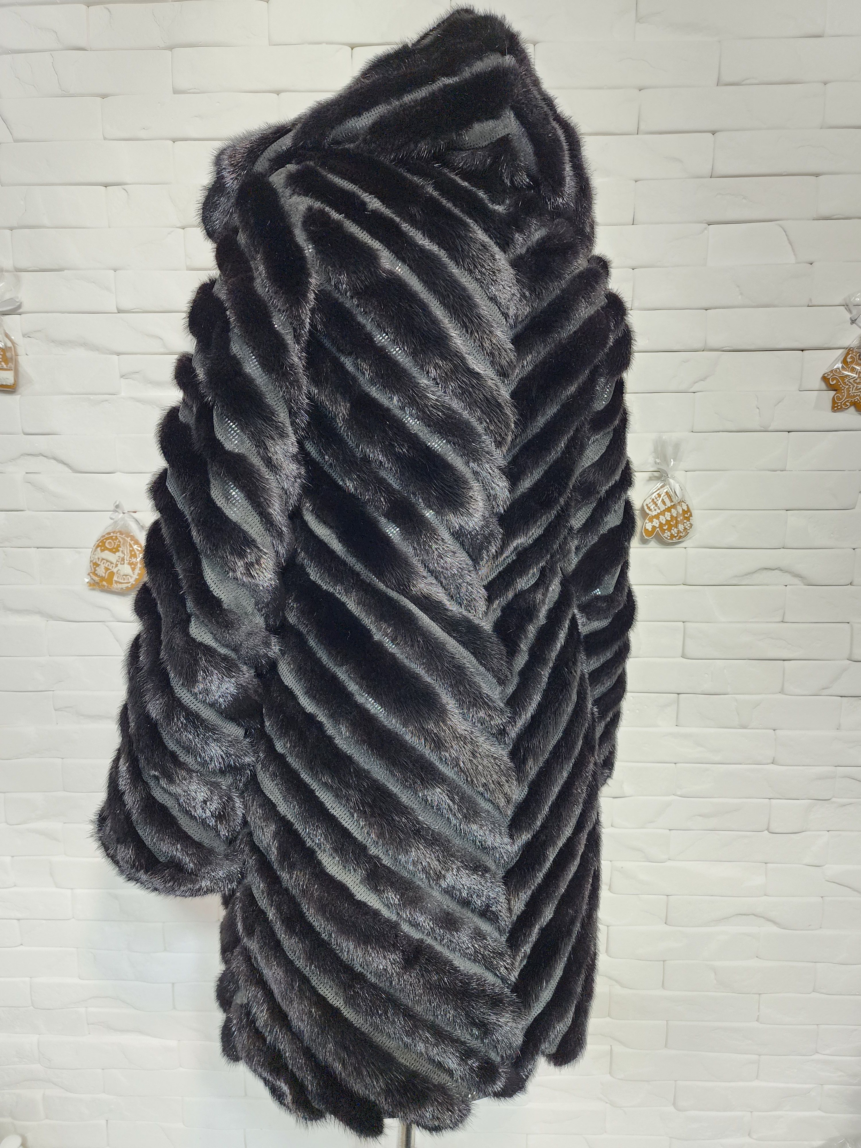 Uniqlo Black Mink Fur Coat with Hood: Women's Winter Outerwear Size S / US 4 / IT 40 - 6 Thumbnail