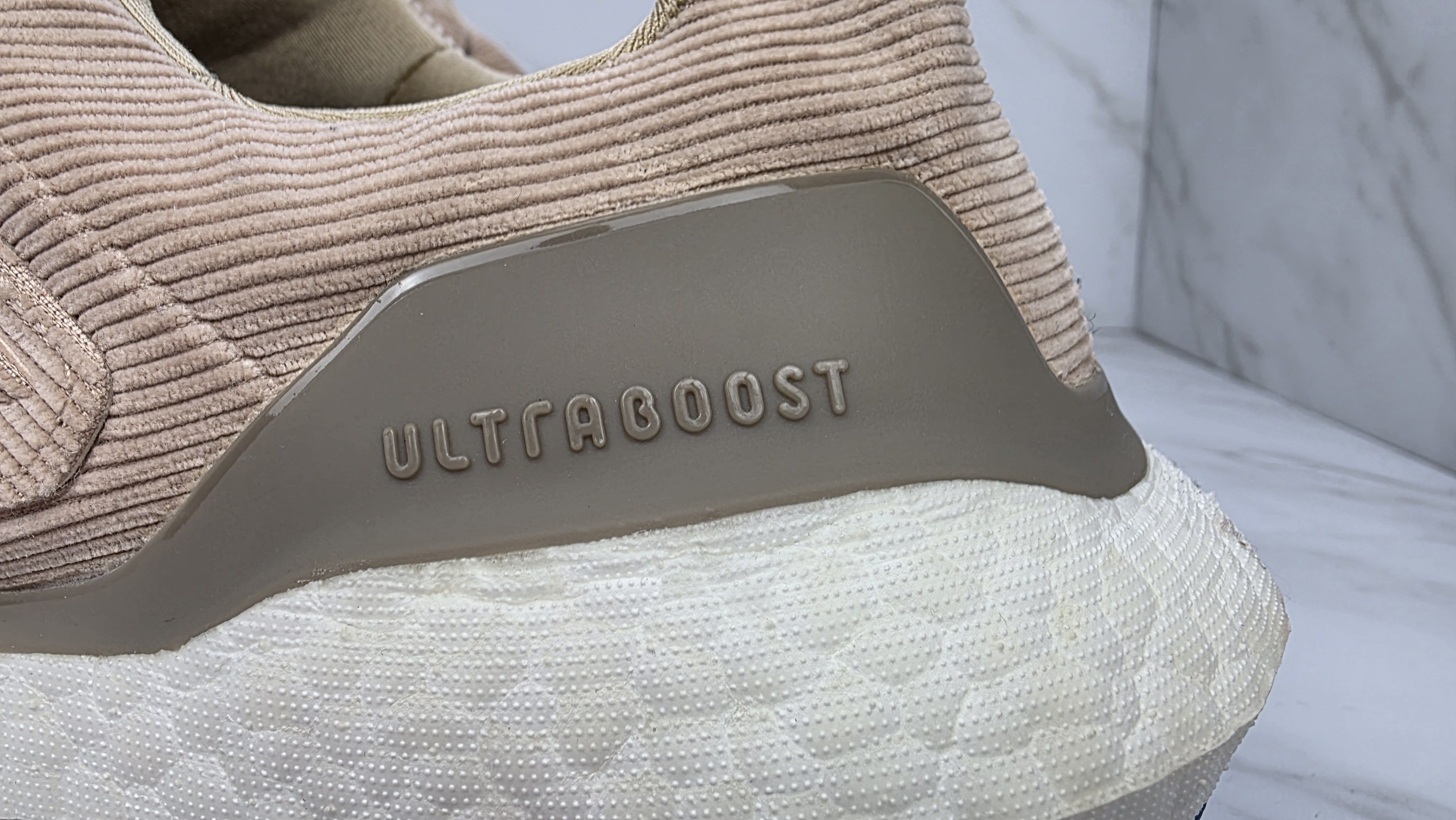 Adidas Adidas Ultraboost 22 Size US 10 / EU 43 - 2 Thumbnail