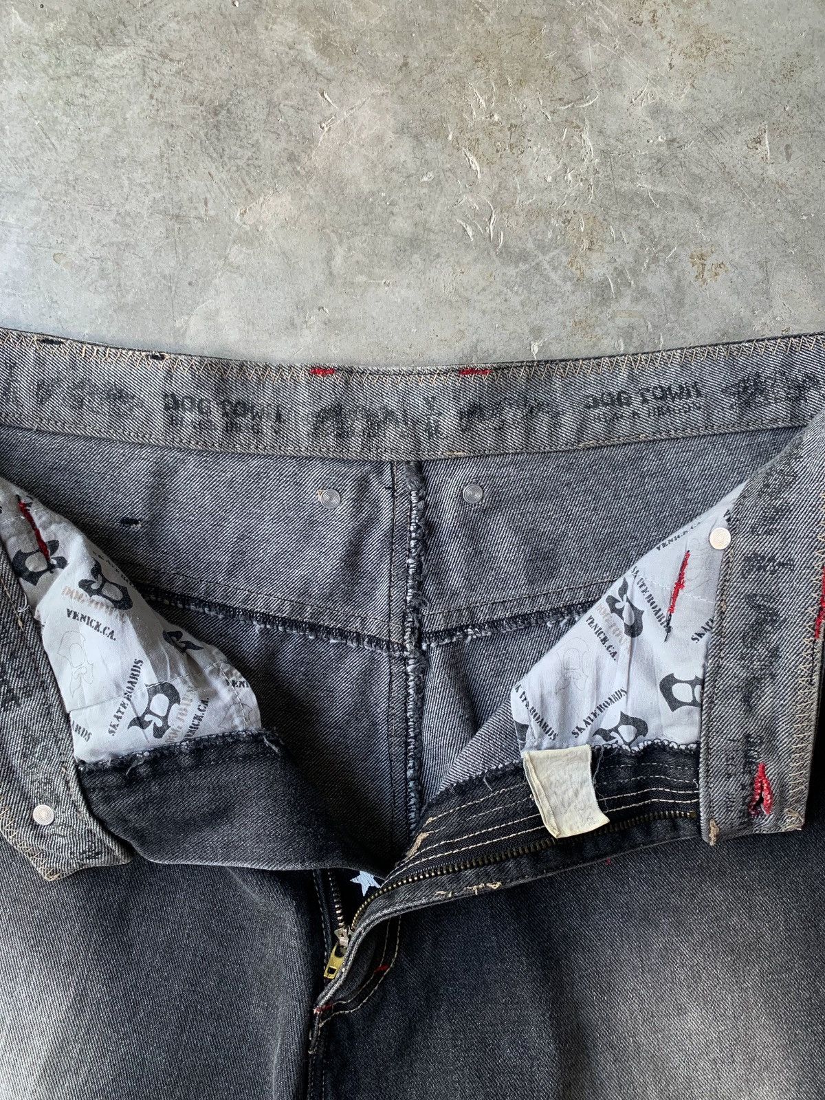 Other × Vintage Vintage Dogtown Skateboards Black Dragon Jorts Size US 39 - 14 Thumbnail