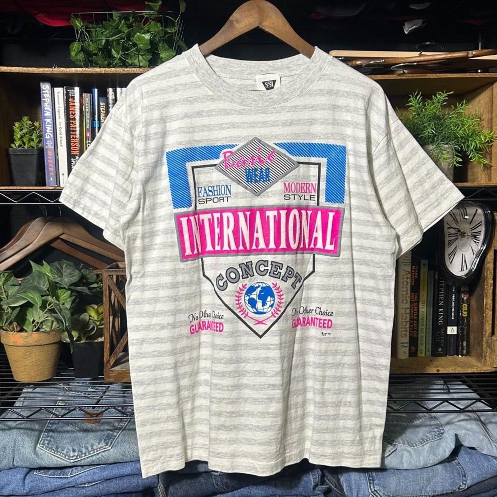 Hanes Vintage 90s Single Stitch International Concept Tee Shirt Size US L / EU 52-54 / 3 - 1 Thumbnail