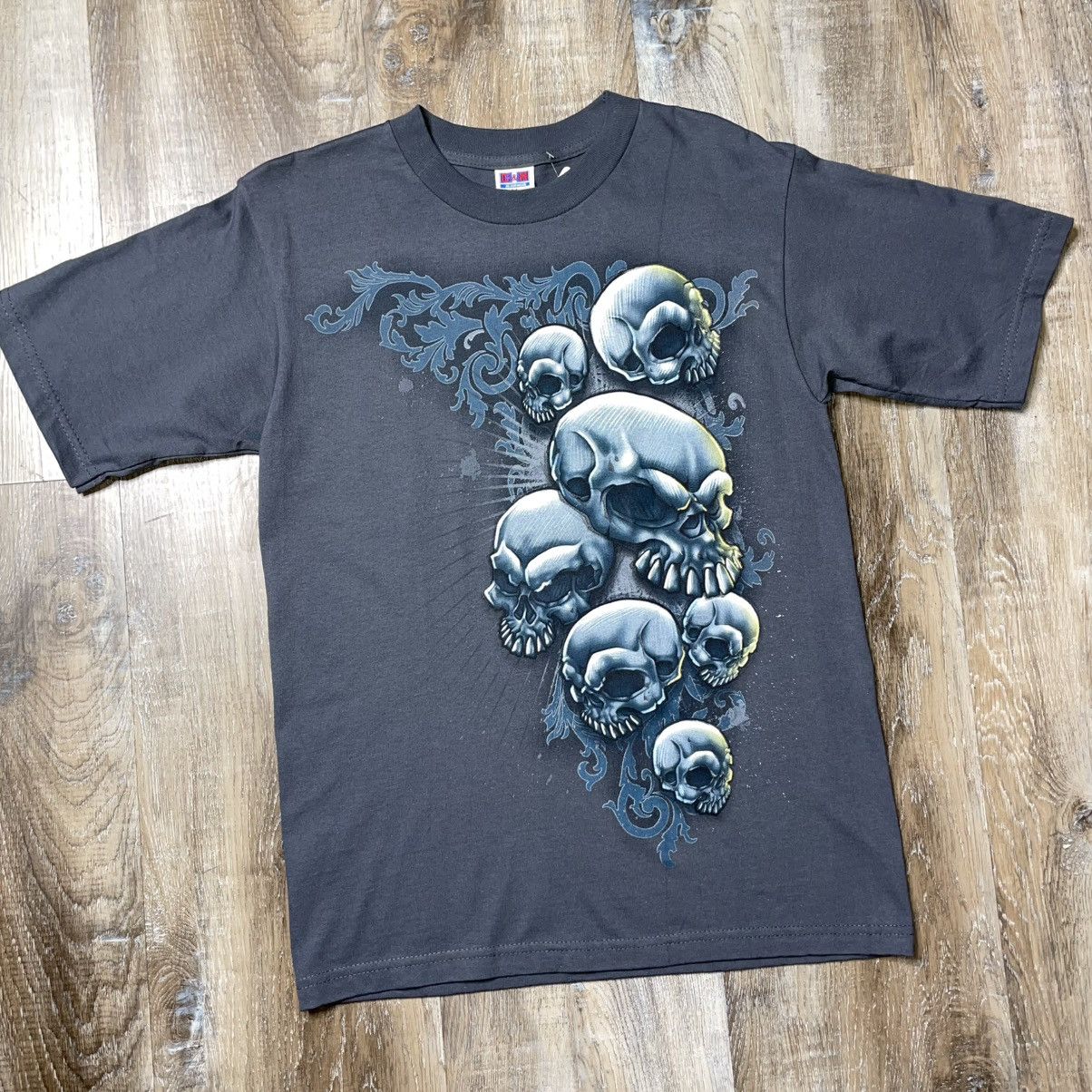 Vintage Grey Skull Pile Vintage Tee Shirt Mens Medium Y2K 2000s NEW Size US M / EU 48-50 / 2 - 1 Thumbnail
