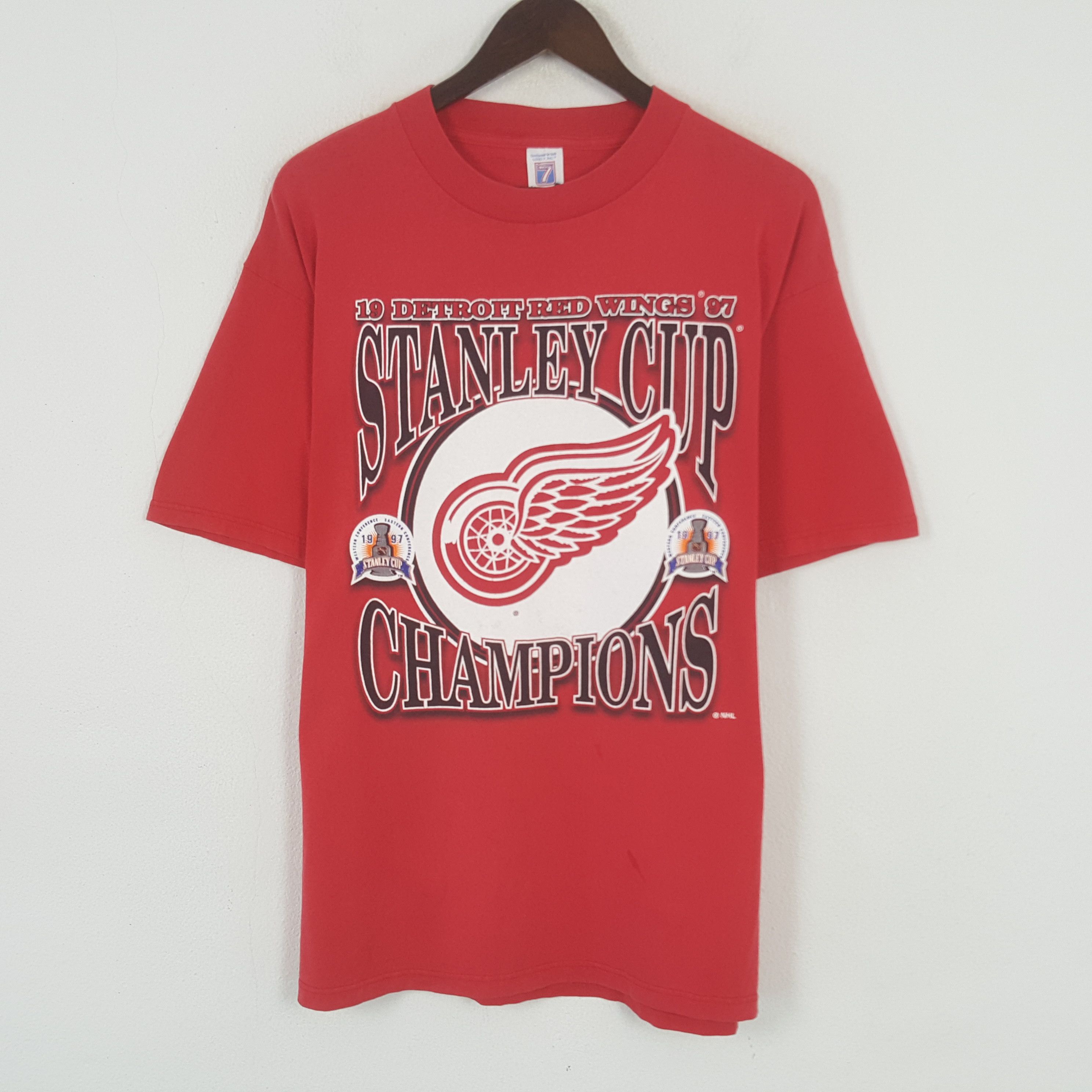 Red Wing Vintage Stanley Cup Red Wings Champions Tshirt Size US L / EU 52-54 / 3 - 1 Thumbnail
