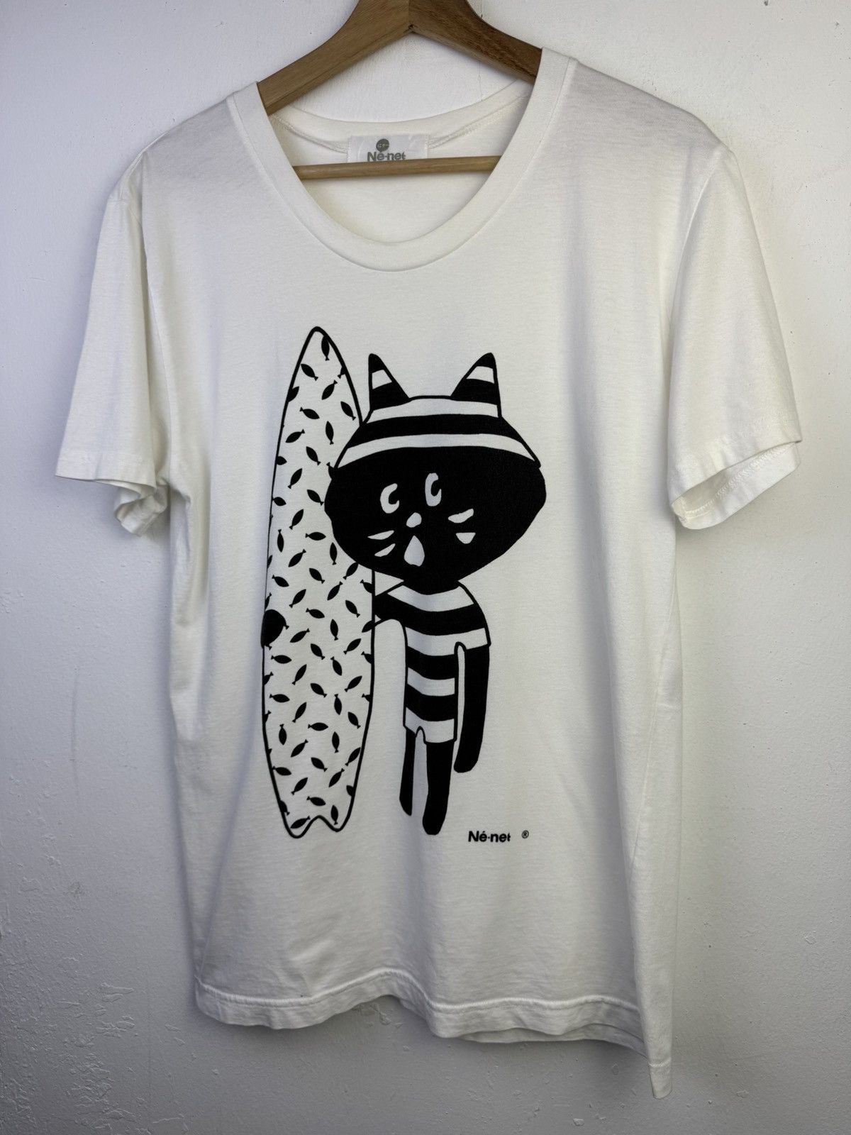 Ne-Net Ne-net by Issey Miyake T-shirt of a cat holding a surfboard Size US M / EU 48-50 / 2 - 3 Thumbnail