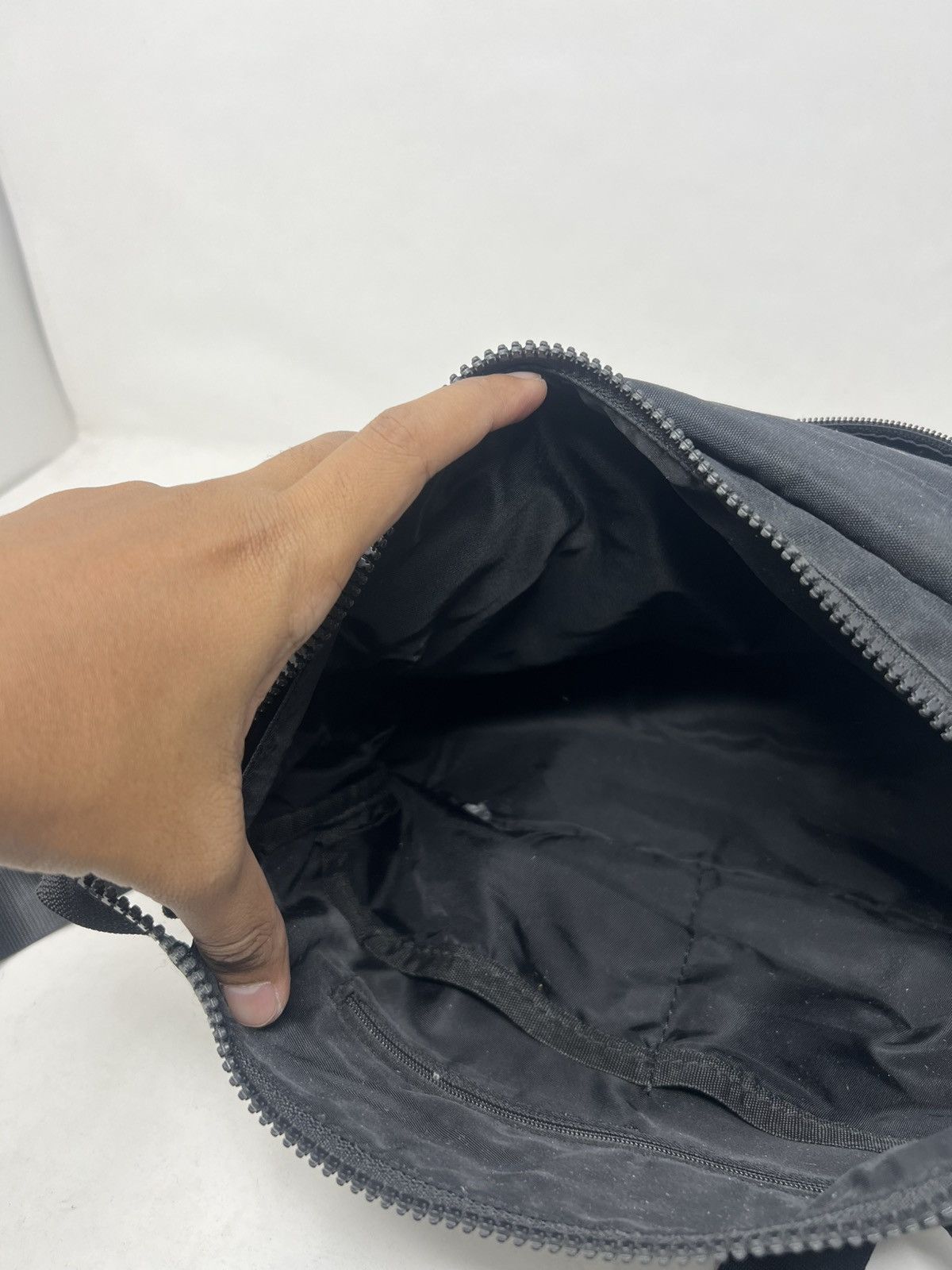 Japanese Brand Y'Saccs Vous et Sling Bag Size ONE SIZE - 16 Thumbnail