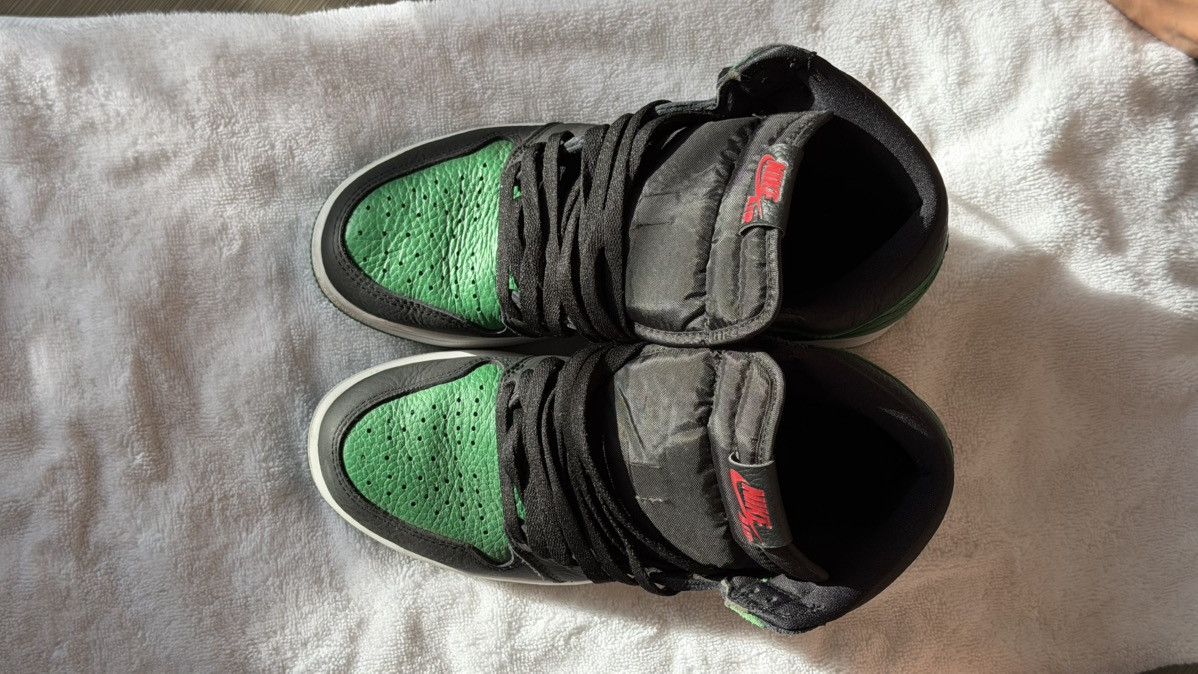 Jordan Brand Air Jordan 1 OG Pine Green 2.0 Size US 8 / EU 41 - 10 Thumbnail