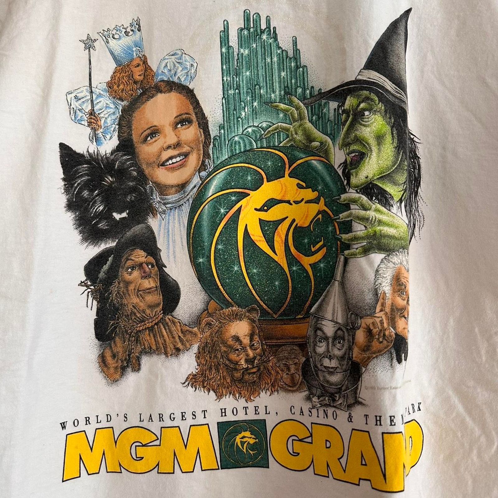 Vintage Vintage 1993 Wizard of Oz MGM Grand Shirt Size US XL / EU 56 / 4 - 2 Thumbnail