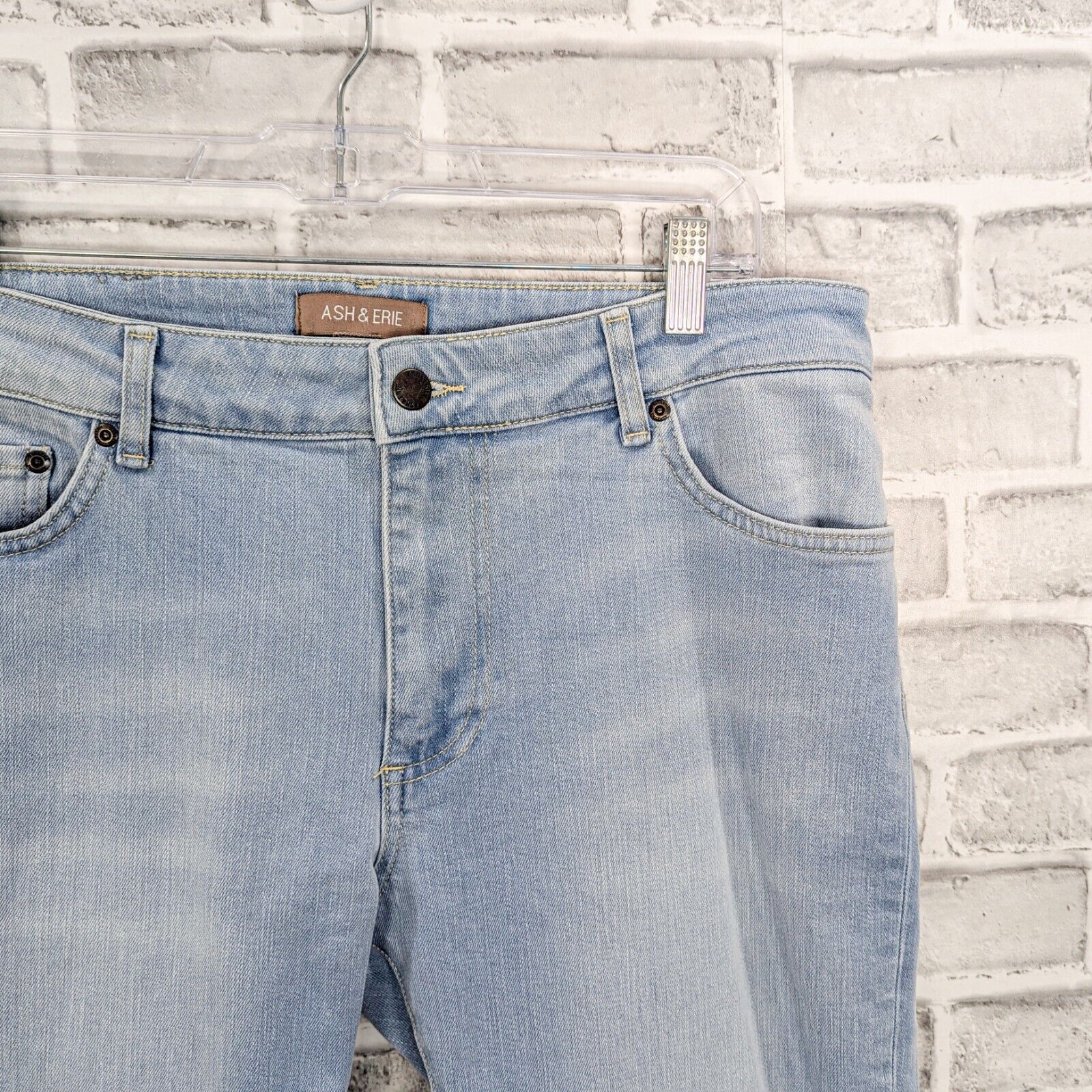 Designer ASH & ERIE Men's Midtown Denim Jeans in Light Wash blue Size US 33 - 8 Thumbnail