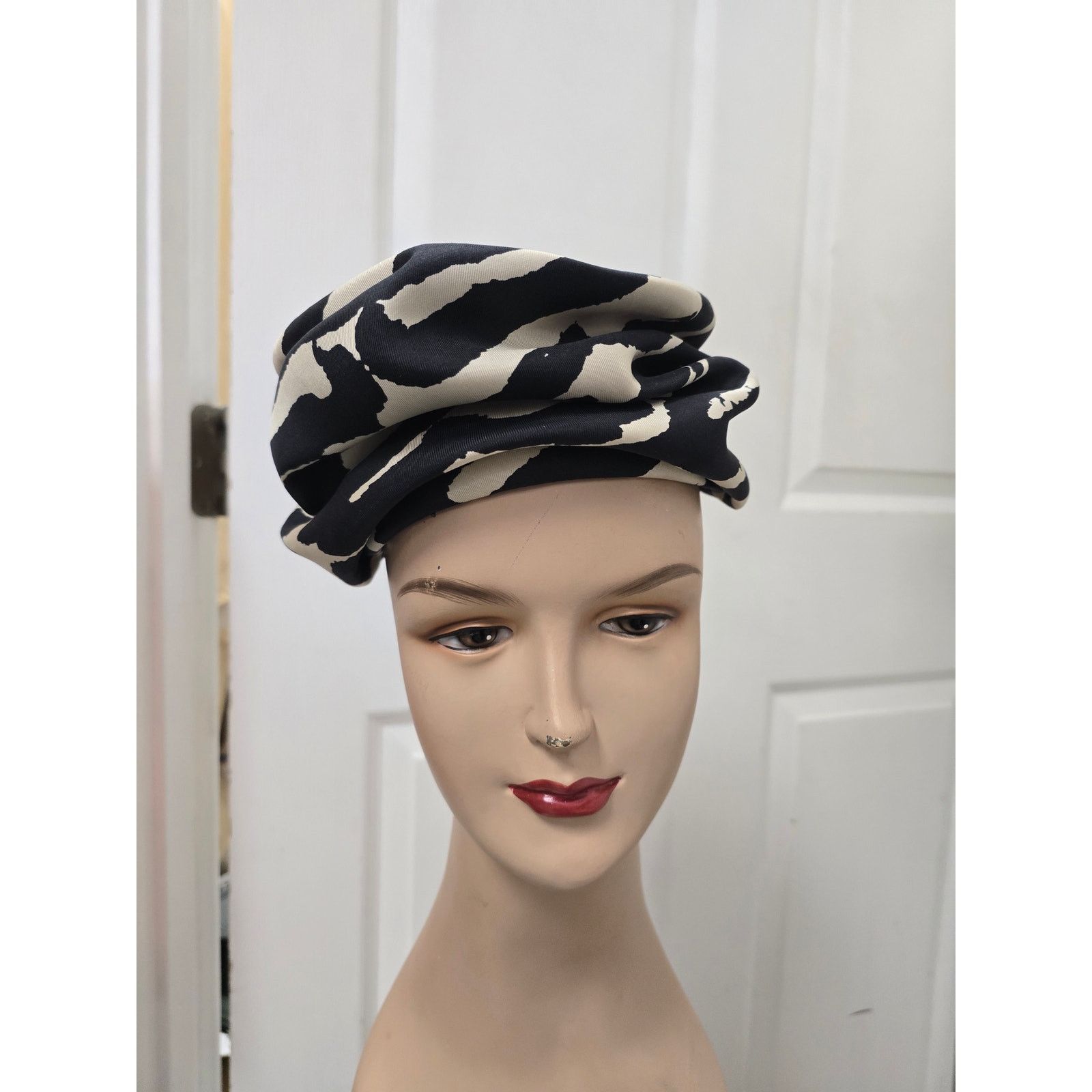 Other Vintage Dachettes by Lilly Dache Hat, Black & Ivory Size ONE SIZE - 3 Thumbnail