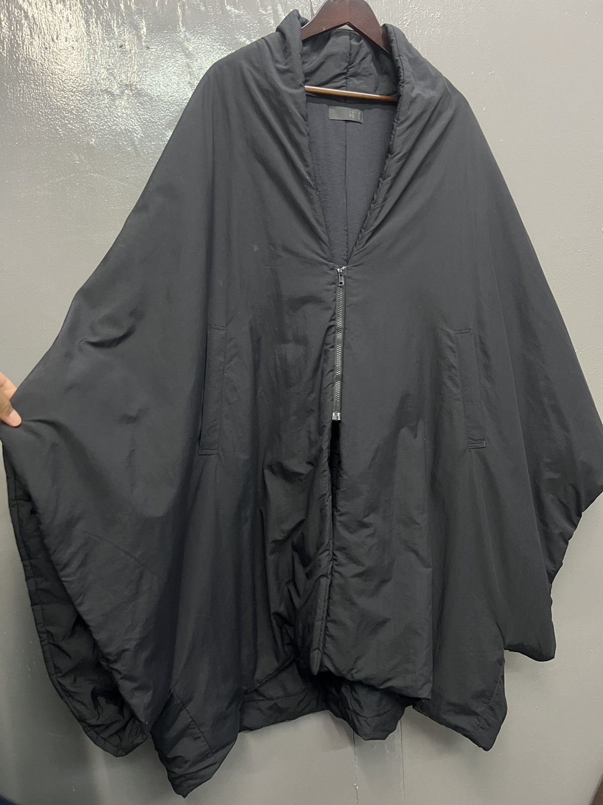 Japanese Brand MOYURU DOWN ZIPPER CAPE/PONCHO Size US M / EU 48-50 / 2 - 4 Thumbnail