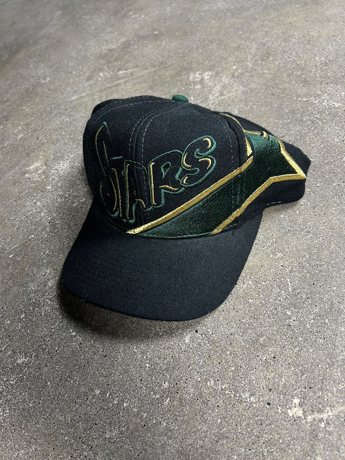 image of Avant Garde x Vintage 90's Dallas Stars The Game Wool in Black, Men's