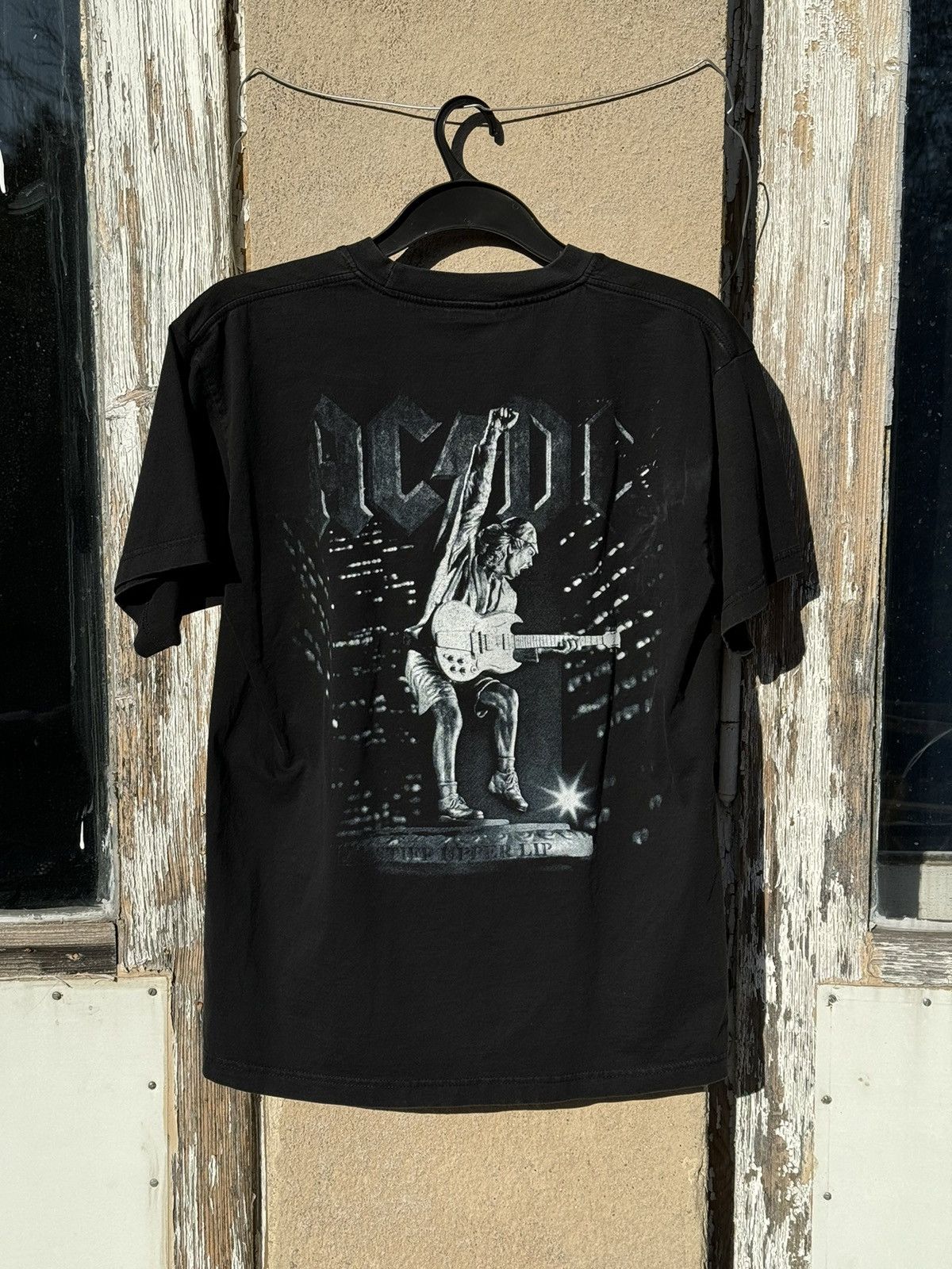 AC/DC × Band Tees × Vintage Vintage AC/DC reprint tshirt Size US L / EU 52-54 / 3 - 9 Thumbnail