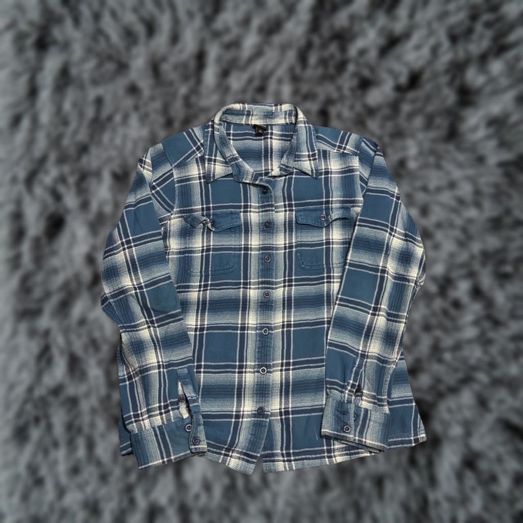 Patagonia Patagonia Shirt Womens 12 Blue Plaid Flannel Organic Cotton Button Long Sleeve Size XL / US 12-14 / IT 48-50 - 1 Thumbnail