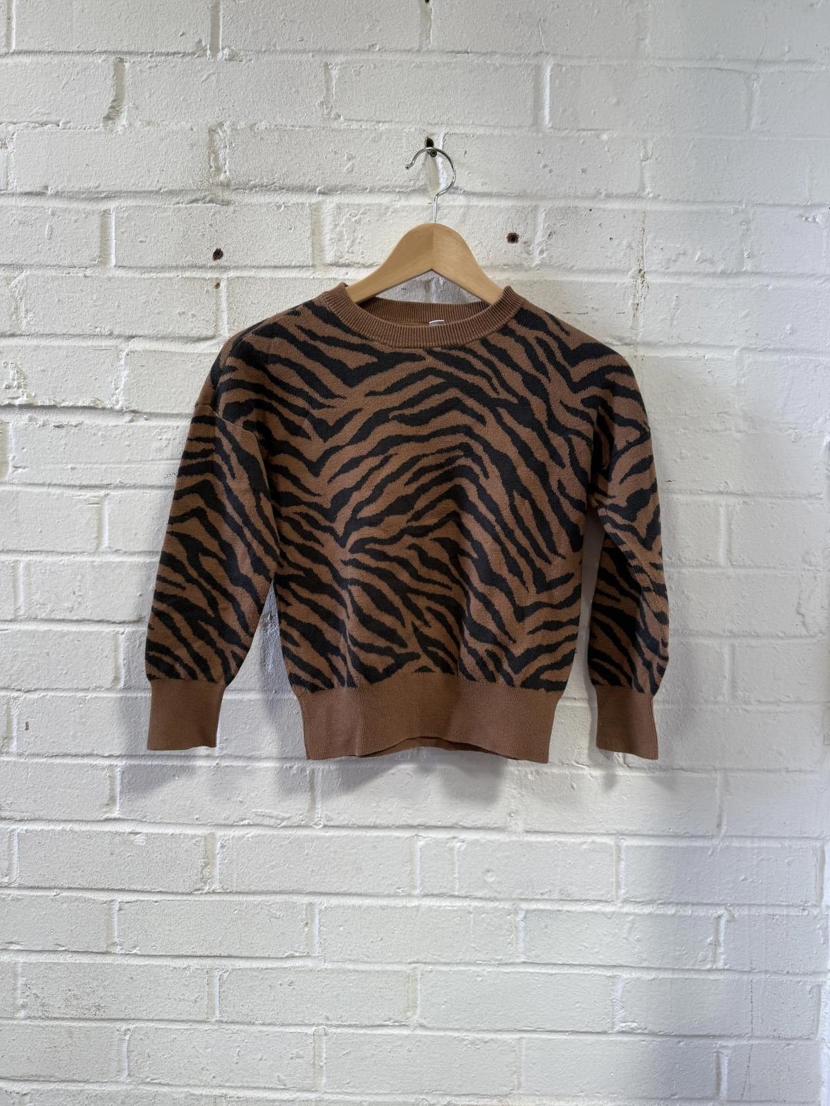 Designer GAP Kids Tiger Stripe Sweater Size Small (6-7) Size US S / EU 44-46 / 1 - 1 Thumbnail