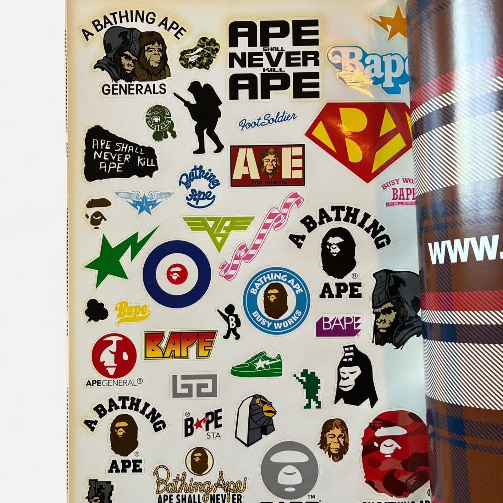 Bape BAPE A bathing Ape 2006 A/W COLLECTION BABE IN HÓNG KONG! Size ONE SIZE - 2 Thumbnail