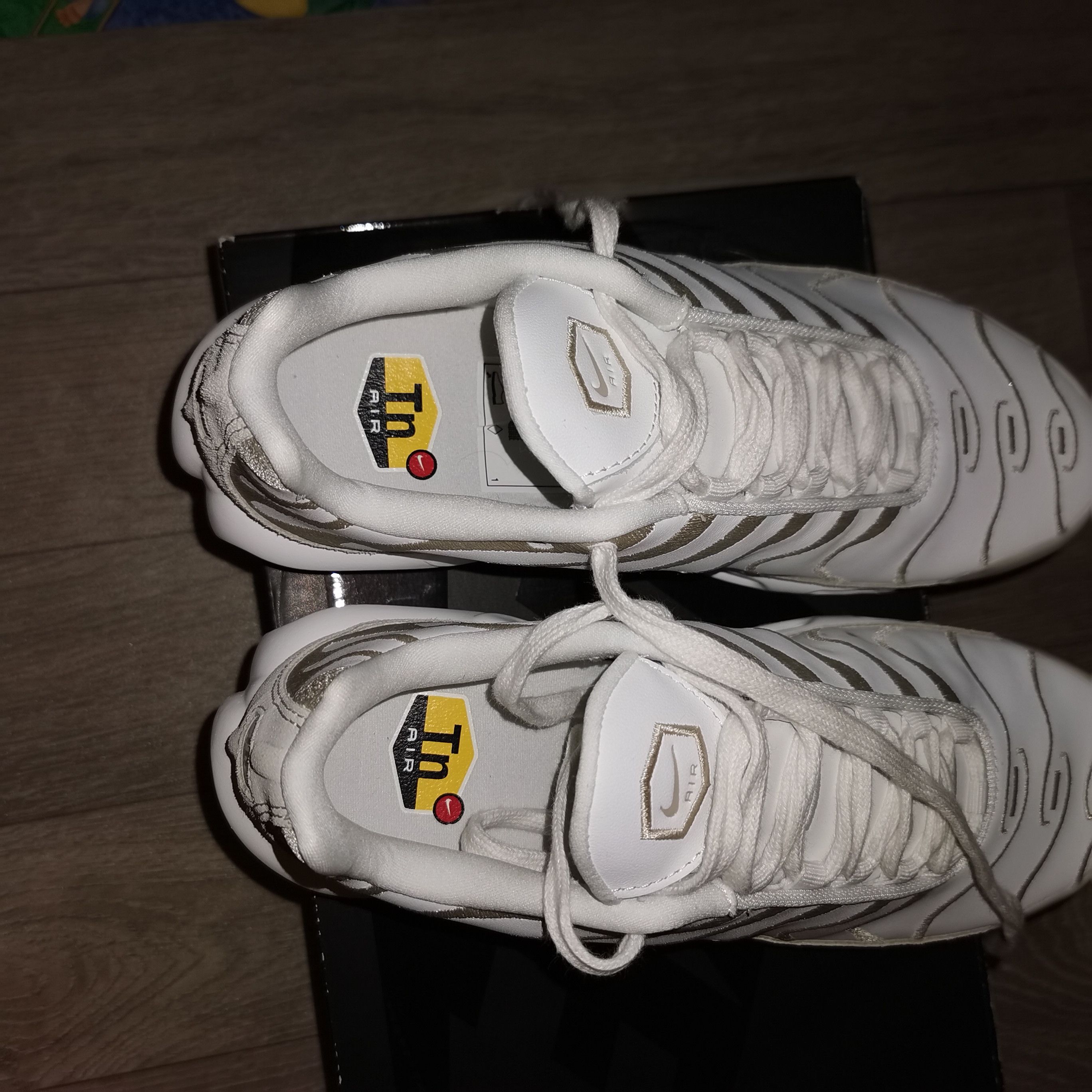 Nike W nike tn AIR MAX PLUS PRM, SUMMIT WHITE /PALE VANILLA Size US 7.5 / IT 37.5 - 15 Thumbnail