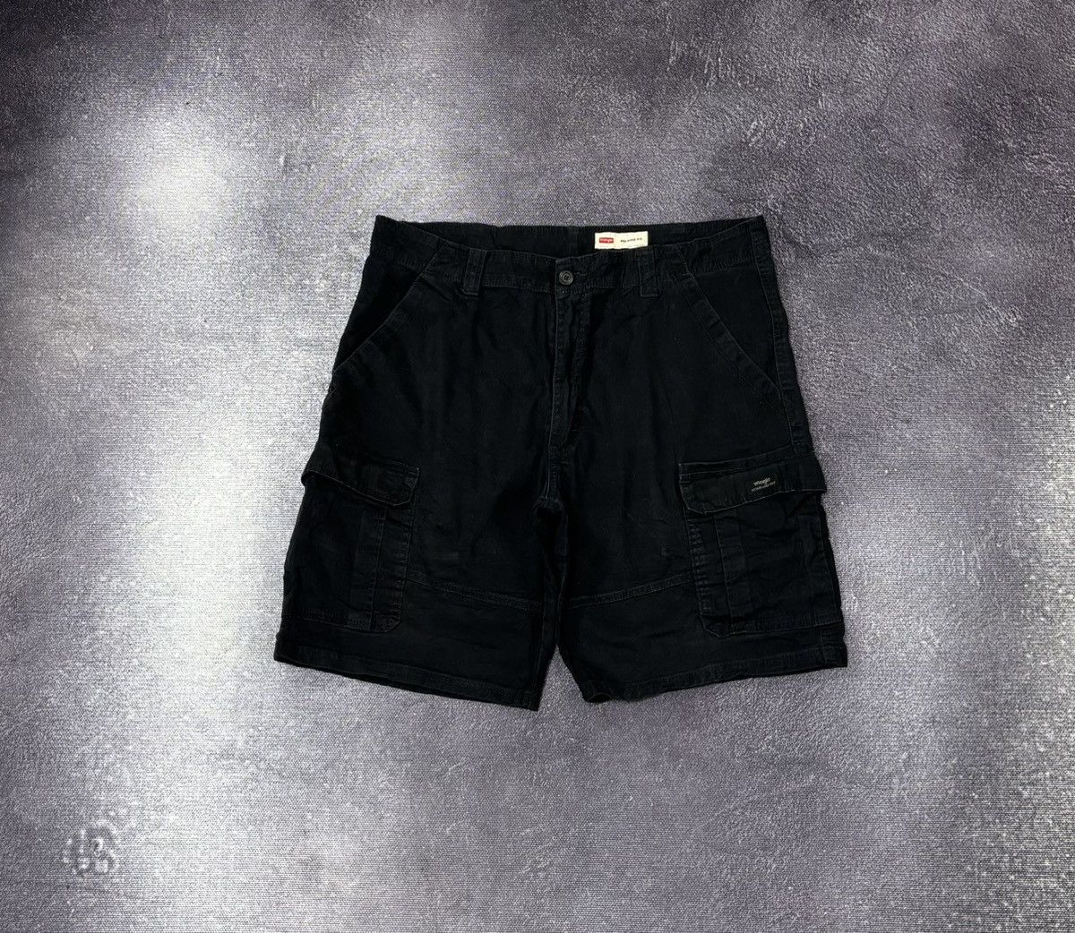 Vintage Vintage Wrangler Relaxed Fit Y2K Military Hype Cargo Shorts Size US 36 / EU 52 - 1 Thumbnail