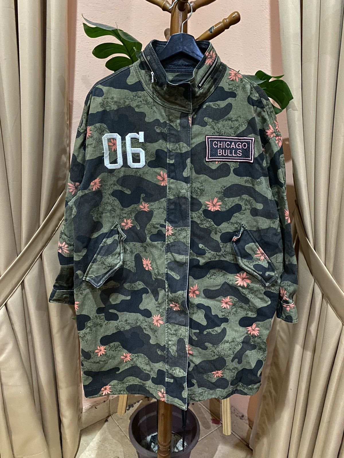 NBA NBA Chicago Bulls Camo Floral Long Jacket – Streetwear Size US S / EU 44-46 / 1 - 1 Thumbnail