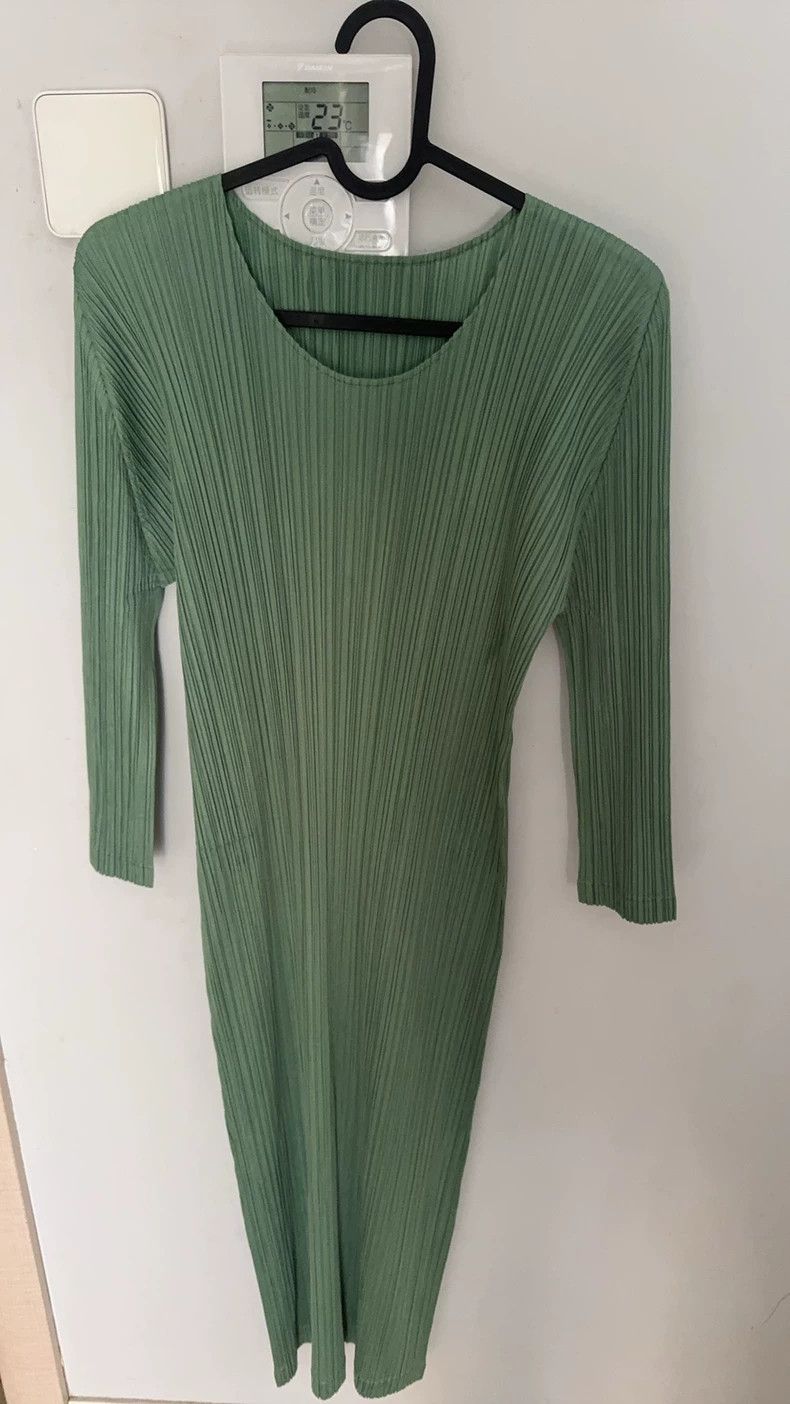 Issey Miyake Issey Miyake size:3 Green pleated dress Size XS / US 0-2 / IT 36-38 - 1 Thumbnail