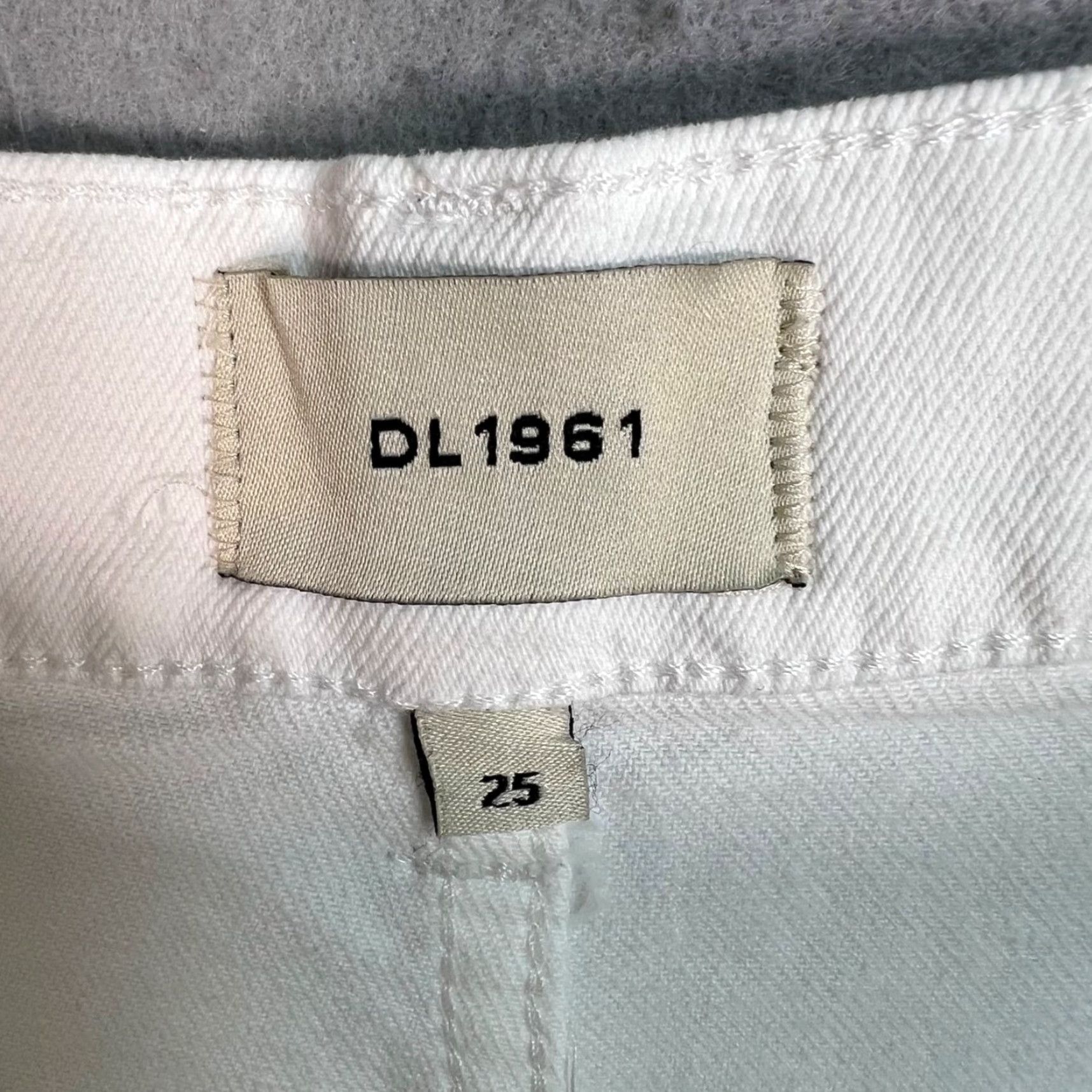 DL1961 DL1961 White High-Waisted Denim Shorts 25 Womens Size 42" / US 20 - 3 Thumbnail