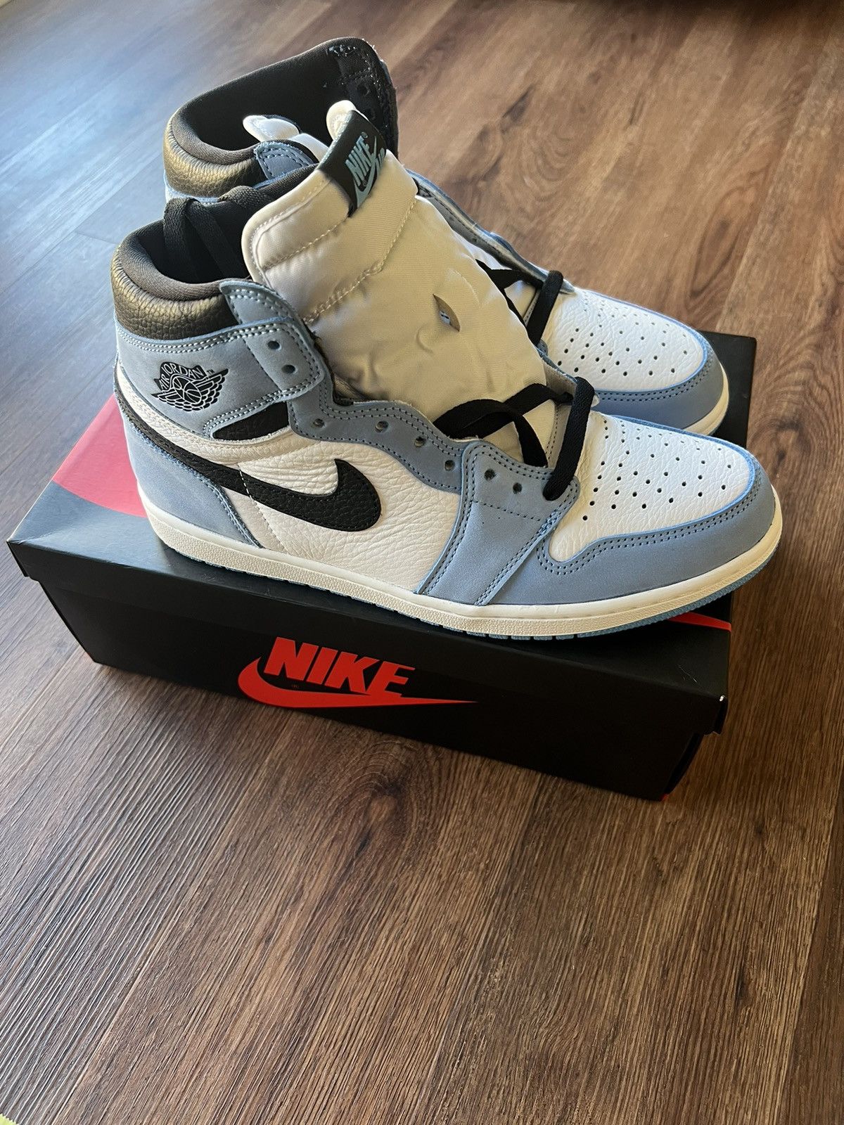 Jordan Brand Men’s Air Jordan 1 OG High Retro University Blue Sneakers Size US 10.5 / EU 43-44 - 6 Thumbnail