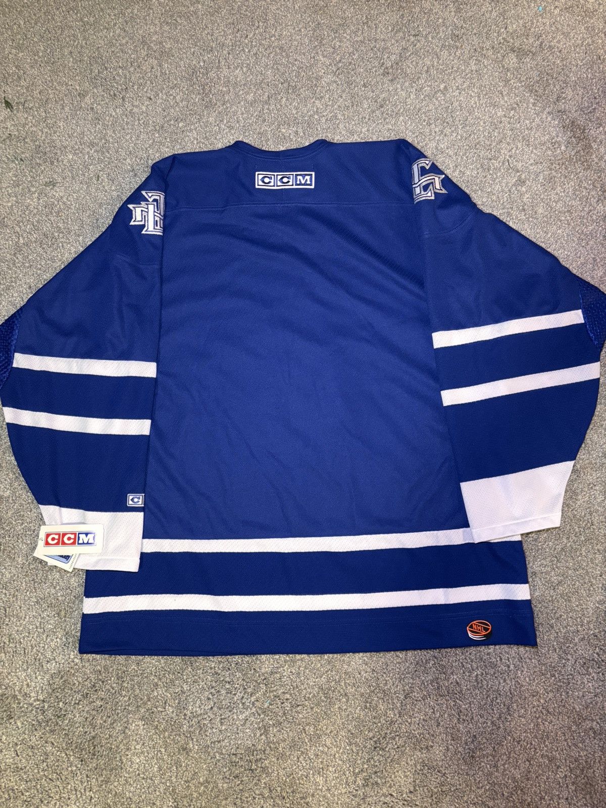 Ccm NWT Vintage Toronto Maple Leafs Team Jersey NHL CCM Mens XL Size US XL / EU 56 / 4 - 2 Thumbnail
