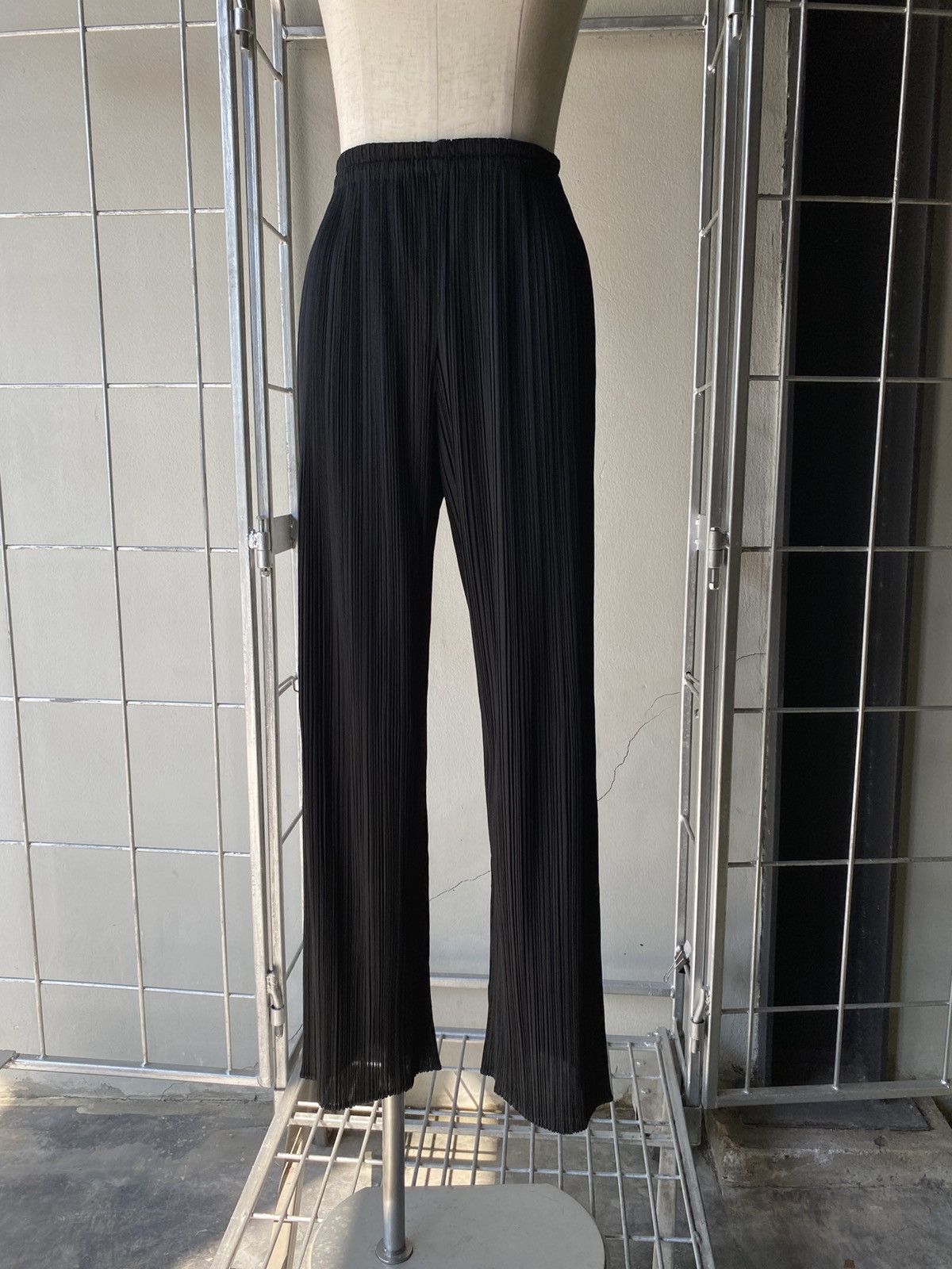 Pleats Please Issey Miyake Pleats Please Black Pleated Pants. Size 26" / US 2 / IT 38 - 19 Thumbnail
